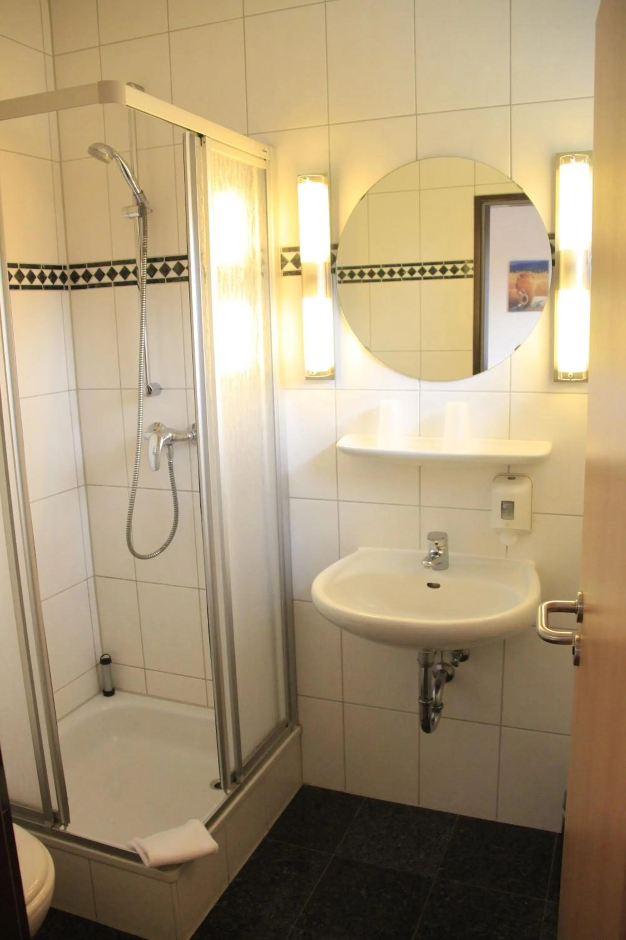 Shower in Hotel Weserschiffchen