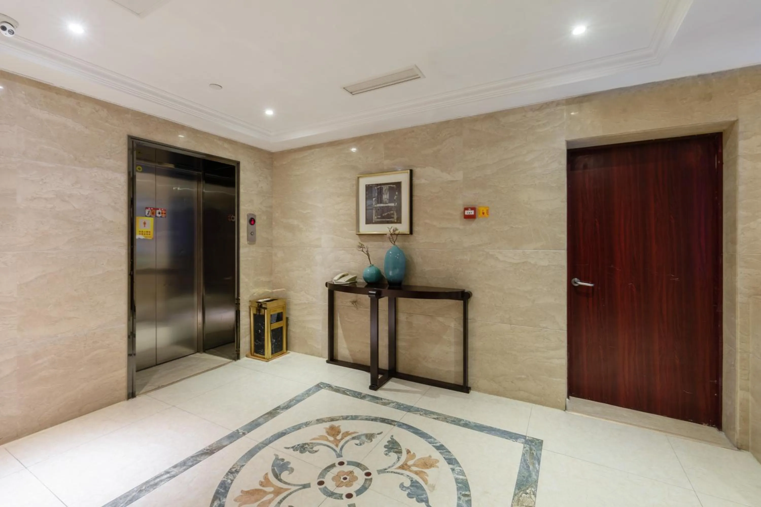 elevator in Huzhou Wealth Hotel