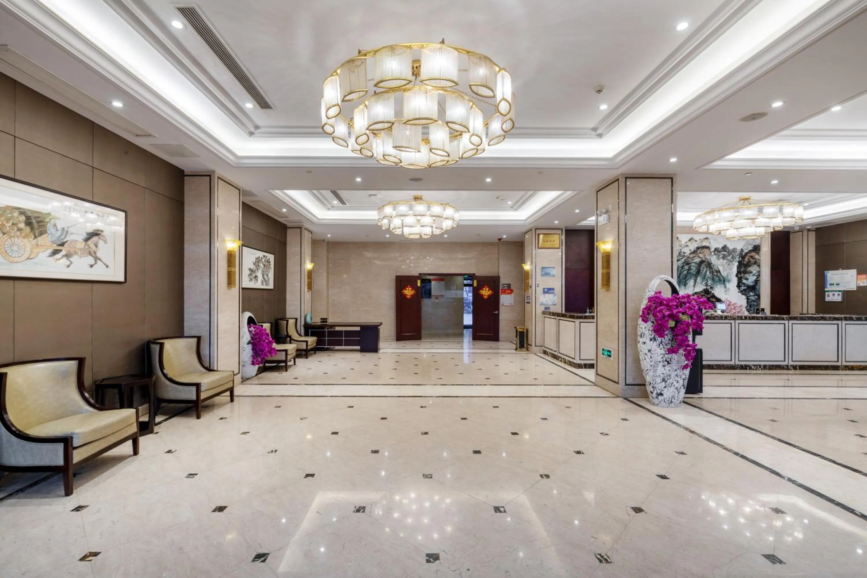Lobby or reception in Huzhou Wealth Hotel