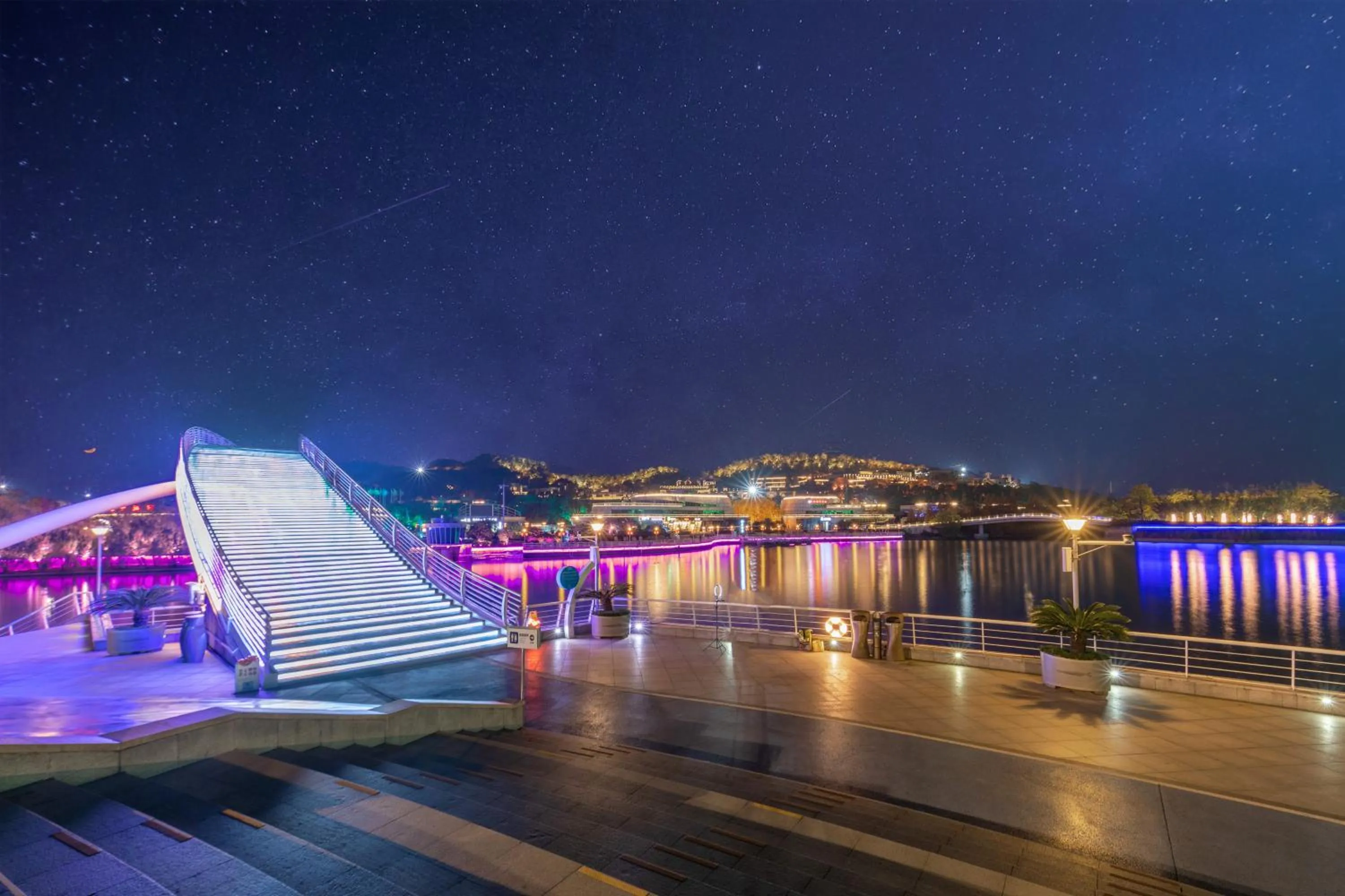 Night in Huzhou Wealth Hotel