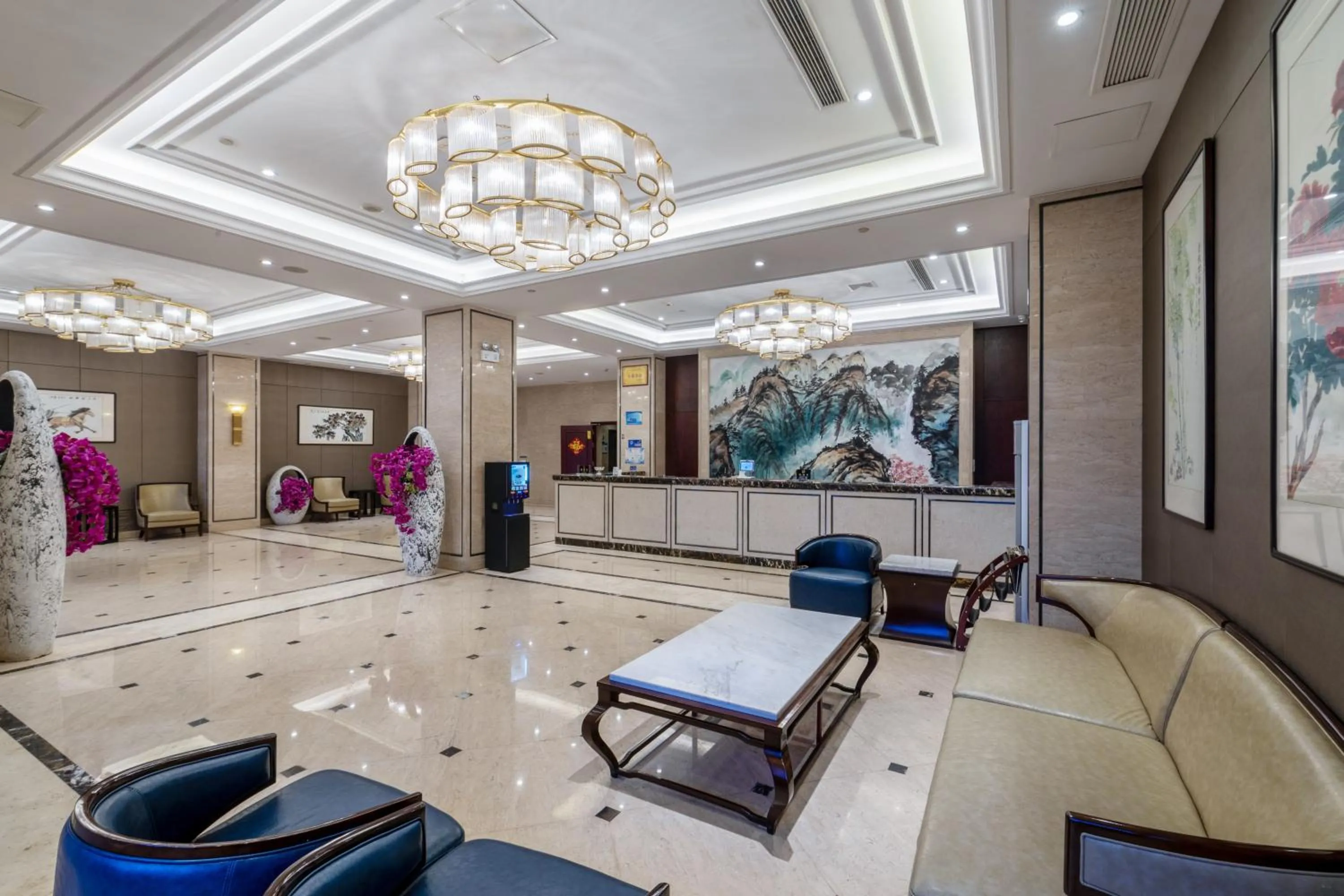 Lobby or reception in Huzhou Wealth Hotel