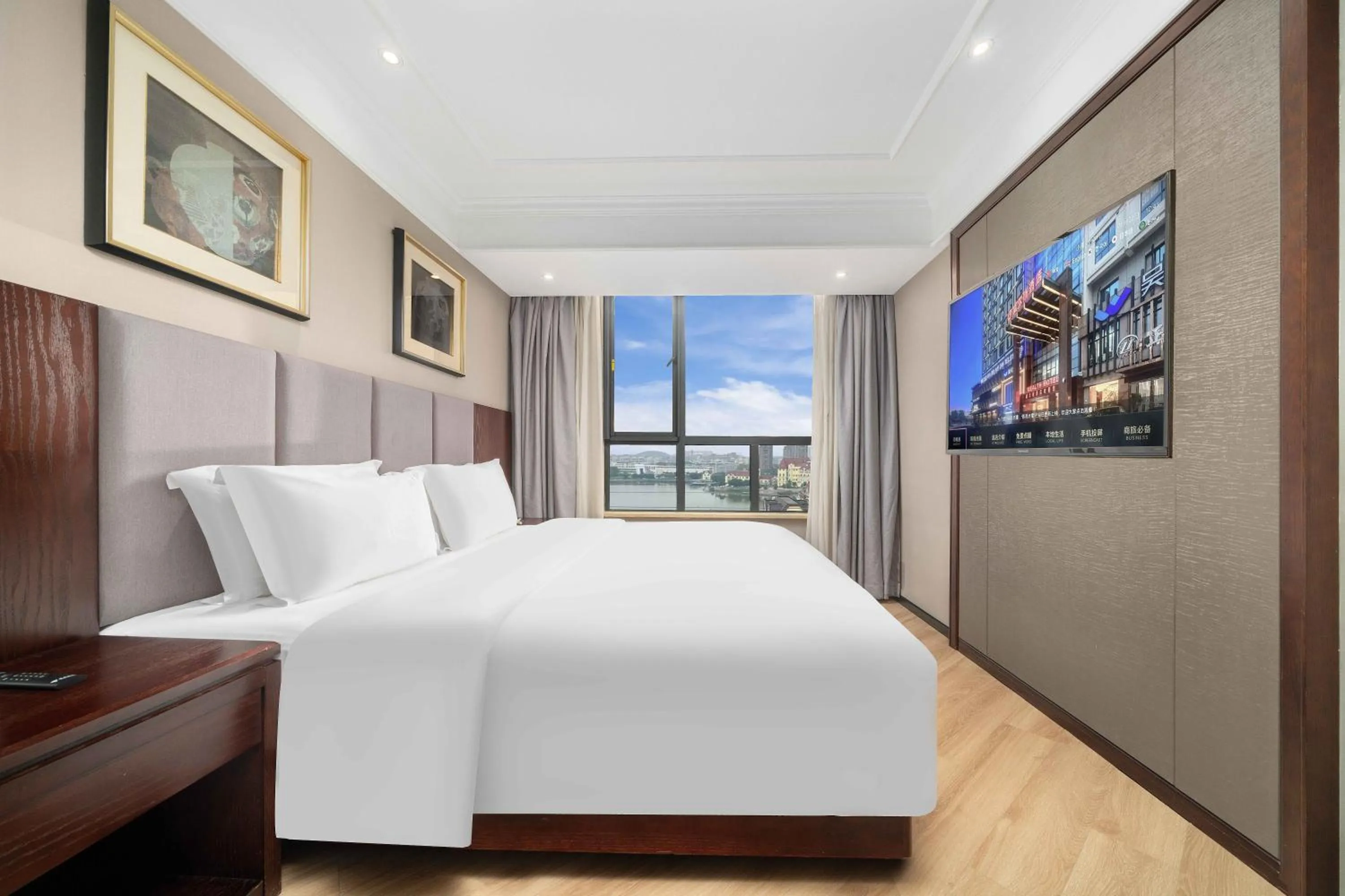 Bedroom, Bed in Huzhou Wealth Hotel