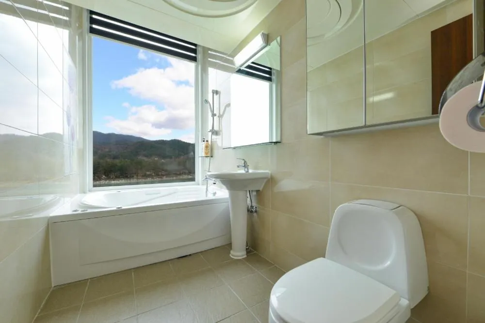 Moonlight Blue Pension