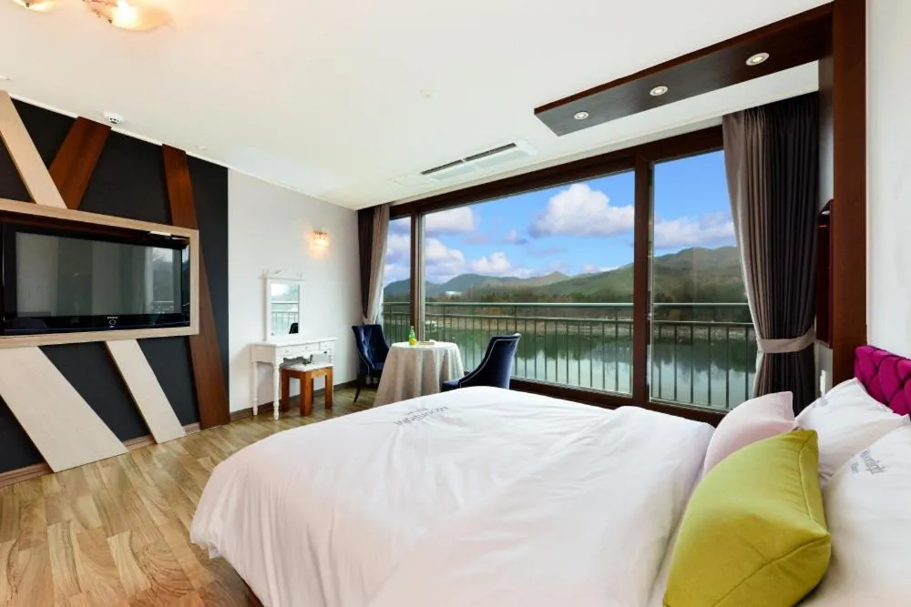 Bed in Moonlight Blue Pension