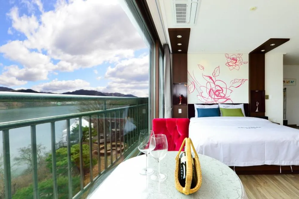 Bed in Moonlight Blue Pension