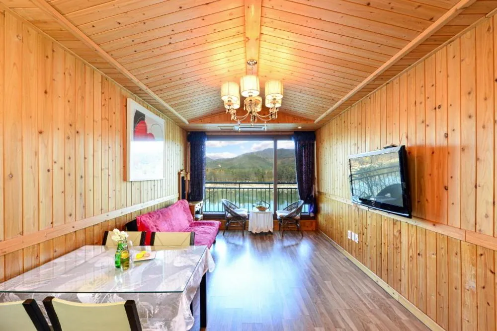 Moonlight Blue Pension