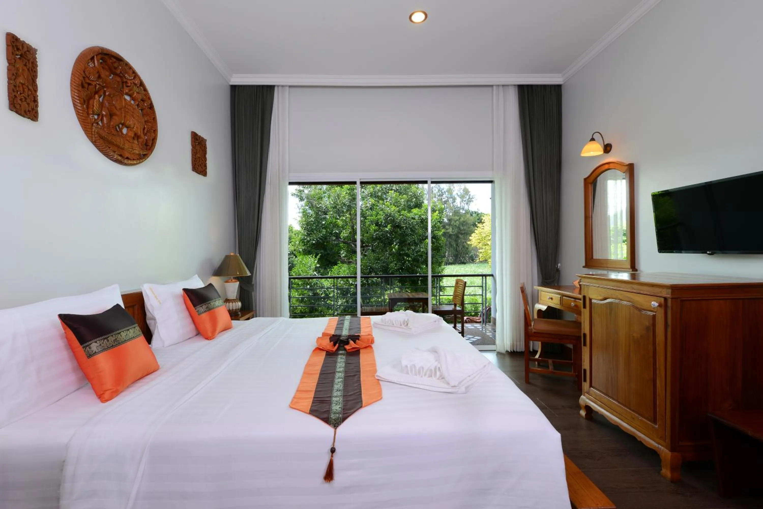 Photo of the whole room, Bed in Princess River Kwai Hotel