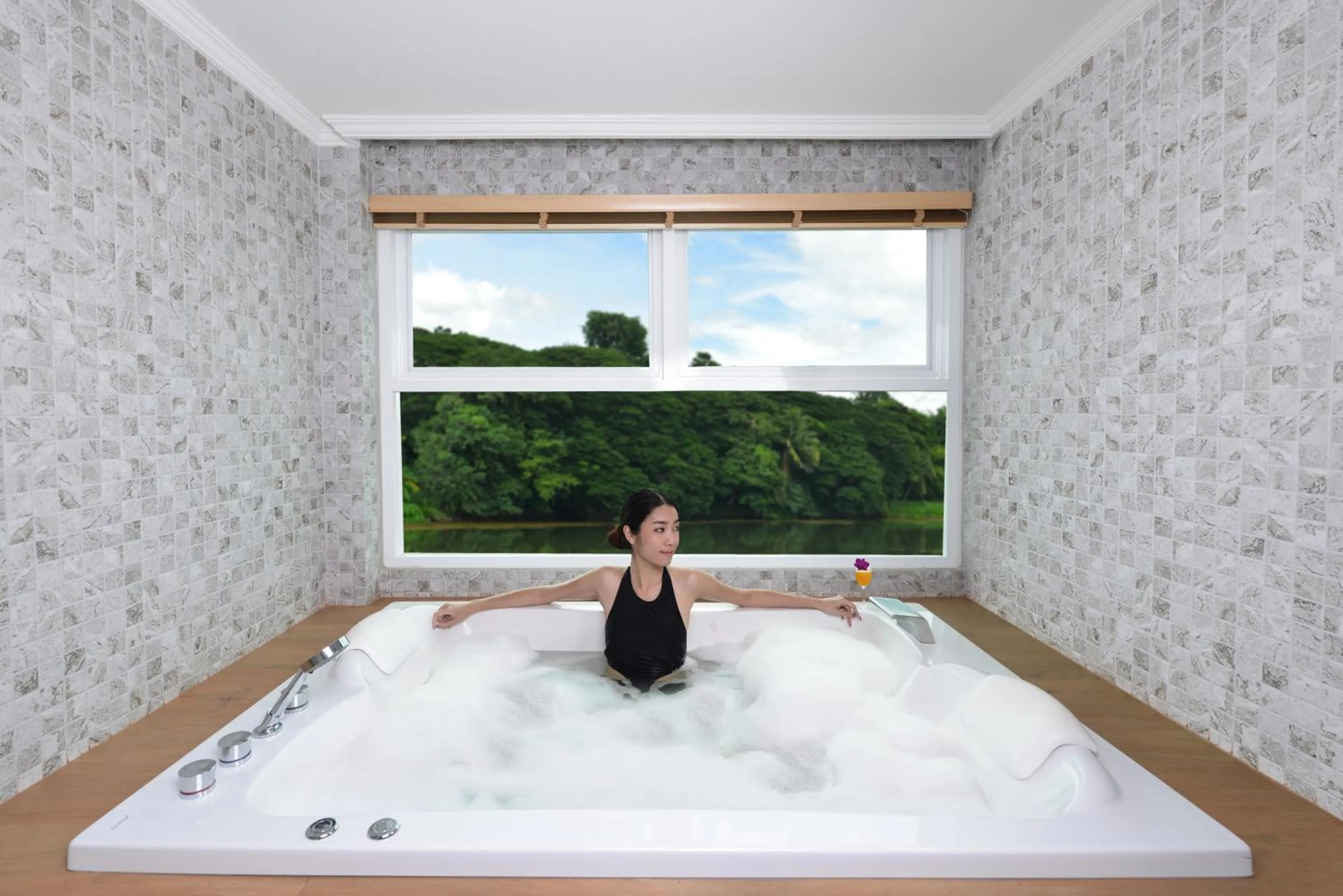 Hot Tub in Princess River Kwai Hotel