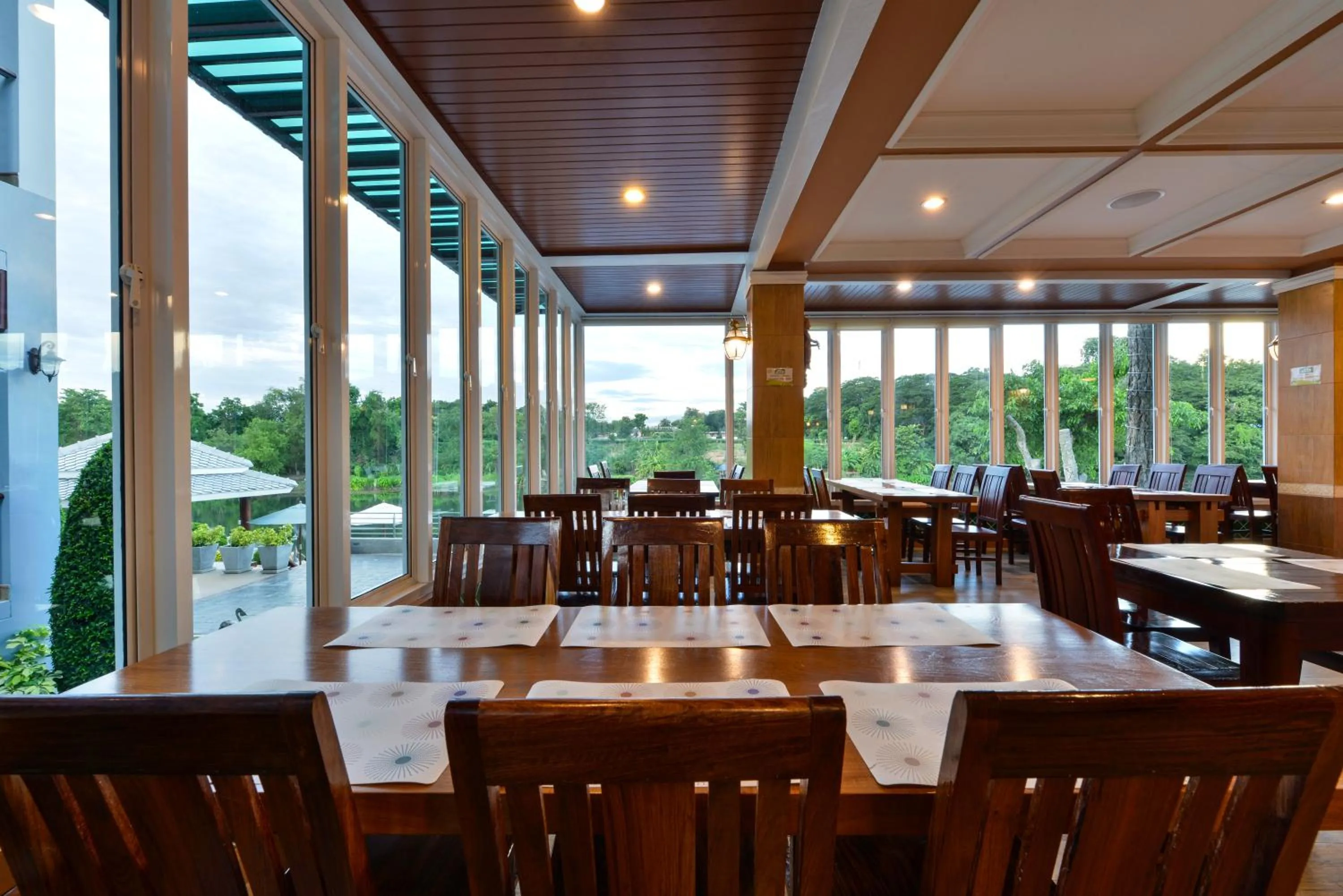 Restaurant/places to eat in Princess River Kwai Hotel