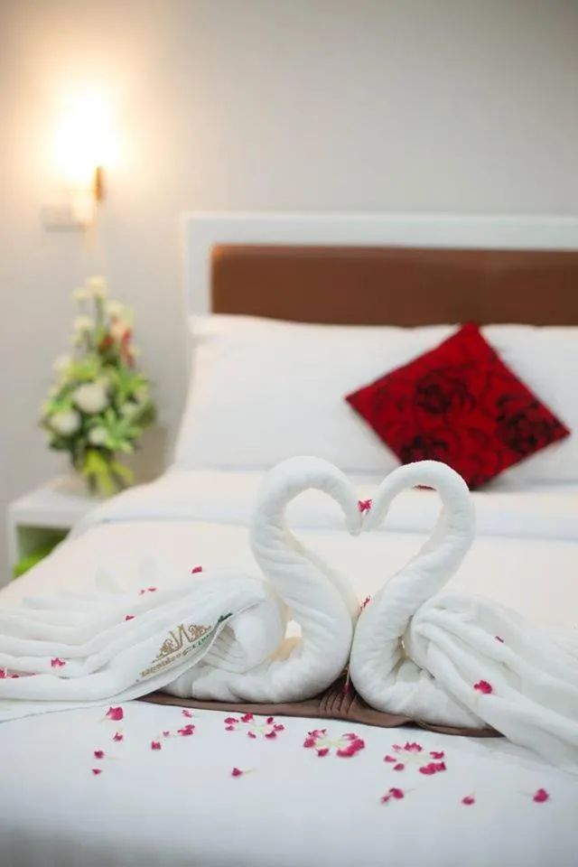 Bed in Namthip Residence