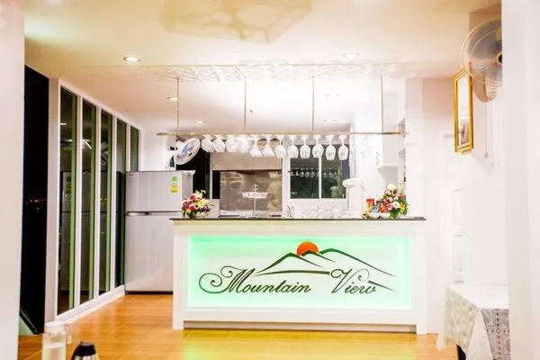 Restaurant/places to eat in Namthip Residence