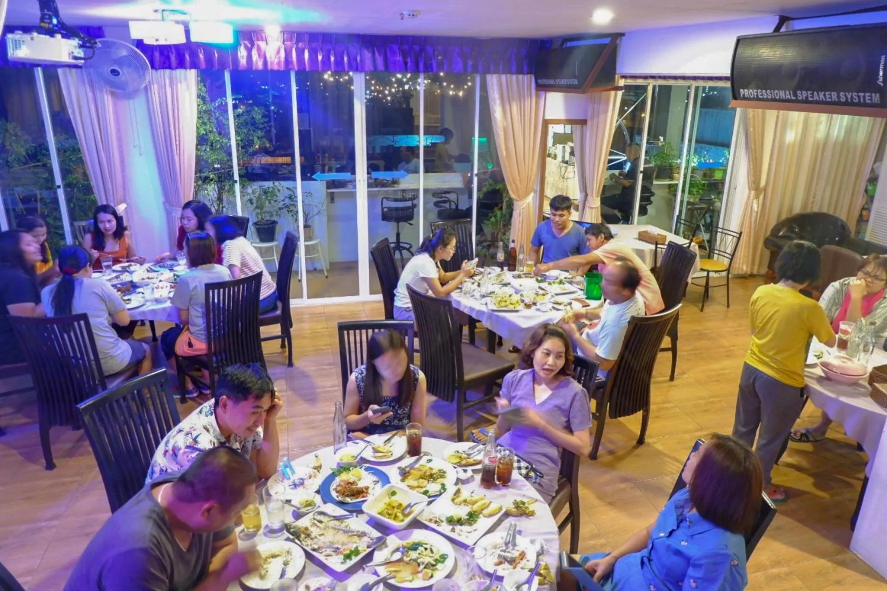 Restaurant/places to eat in Namthip Residence