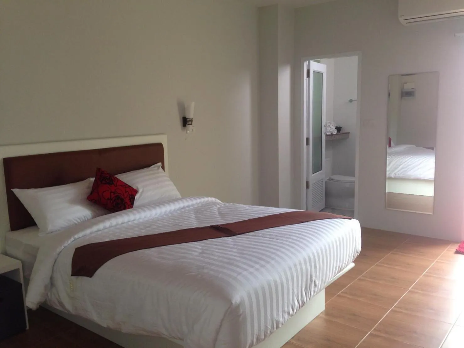 Bed in Namthip Residence