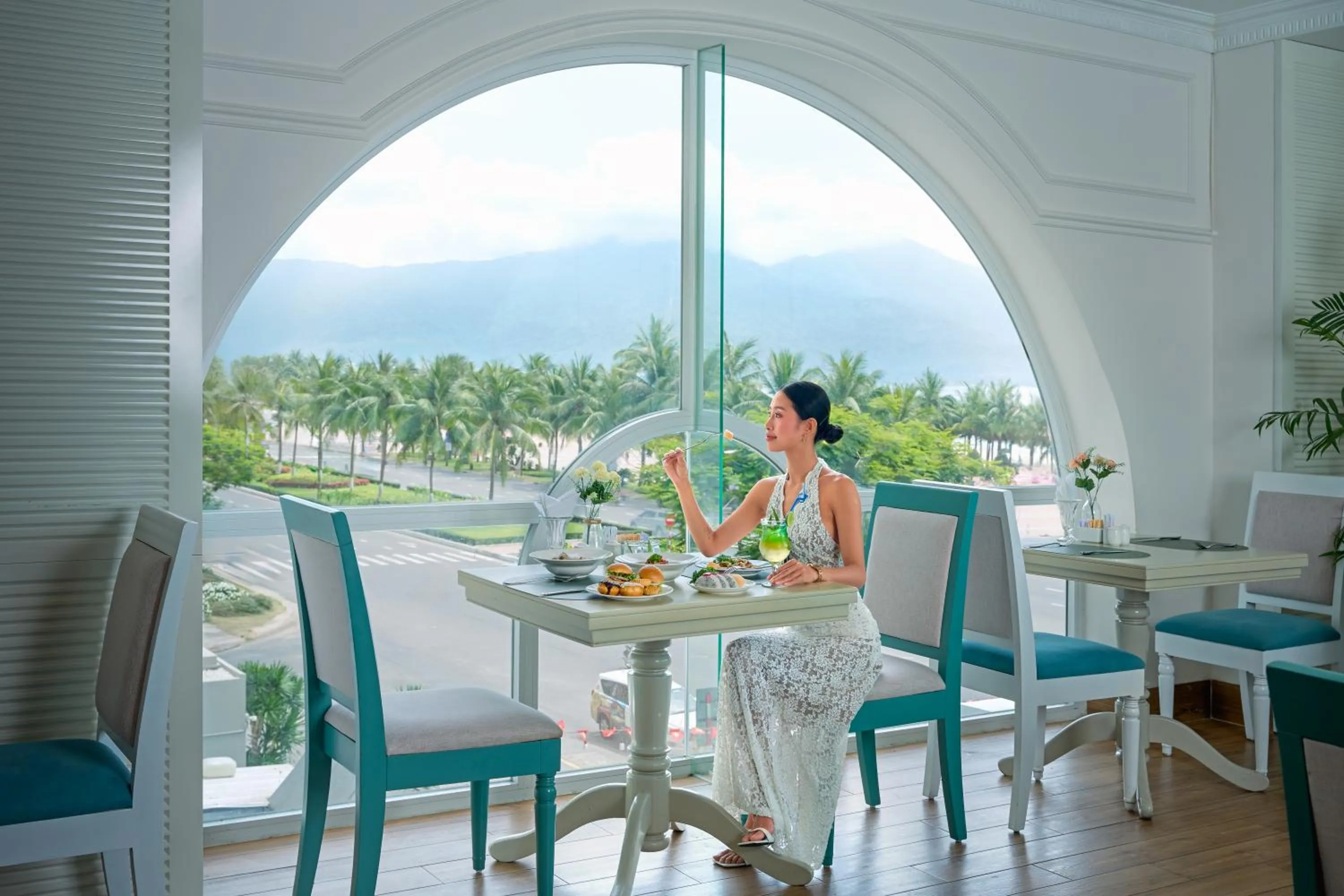 Restaurant/places to eat in Paracel Beach Hotel