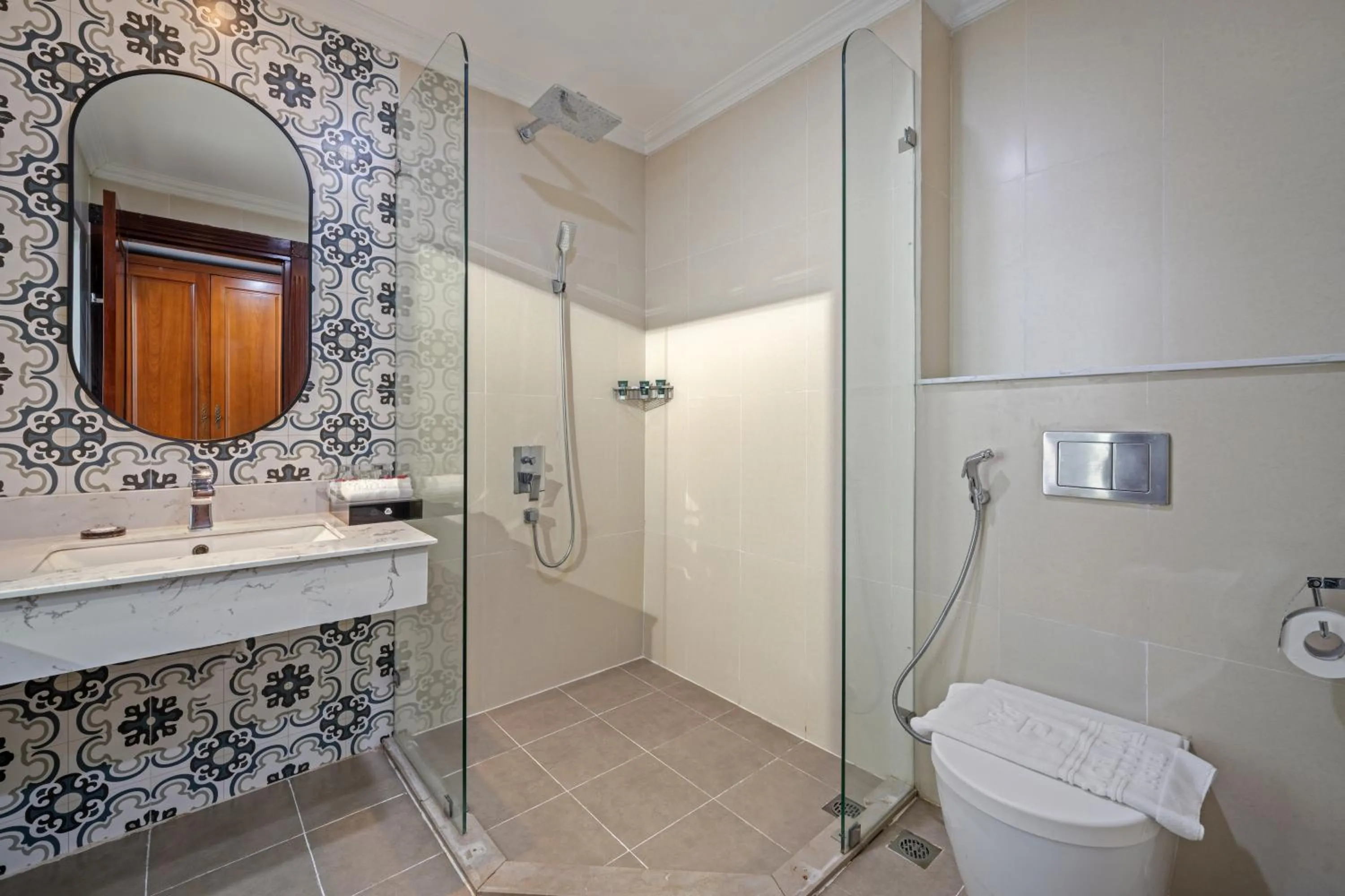 Shower in Paracel Beach Hotel