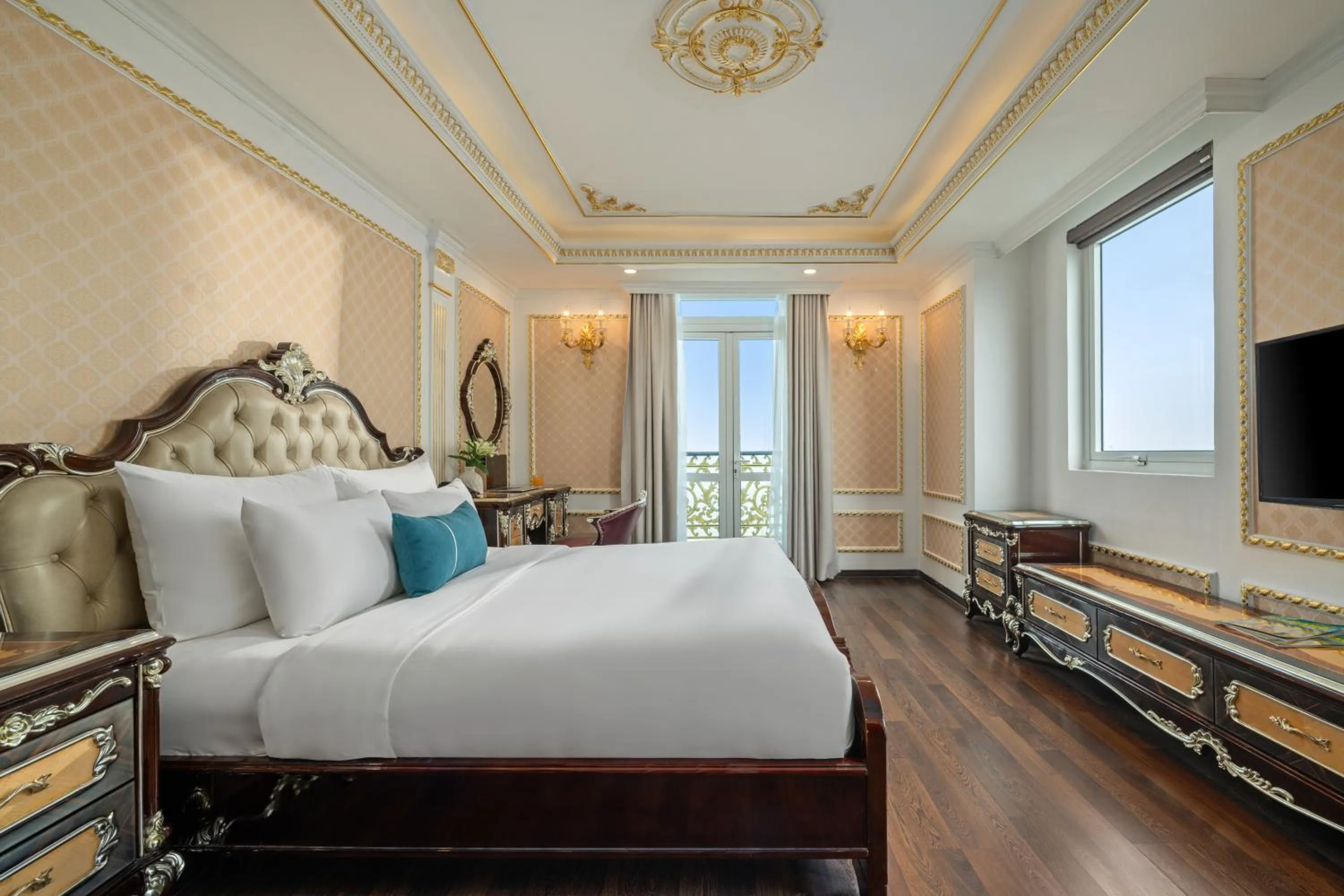 Bed in Paracel Beach Hotel