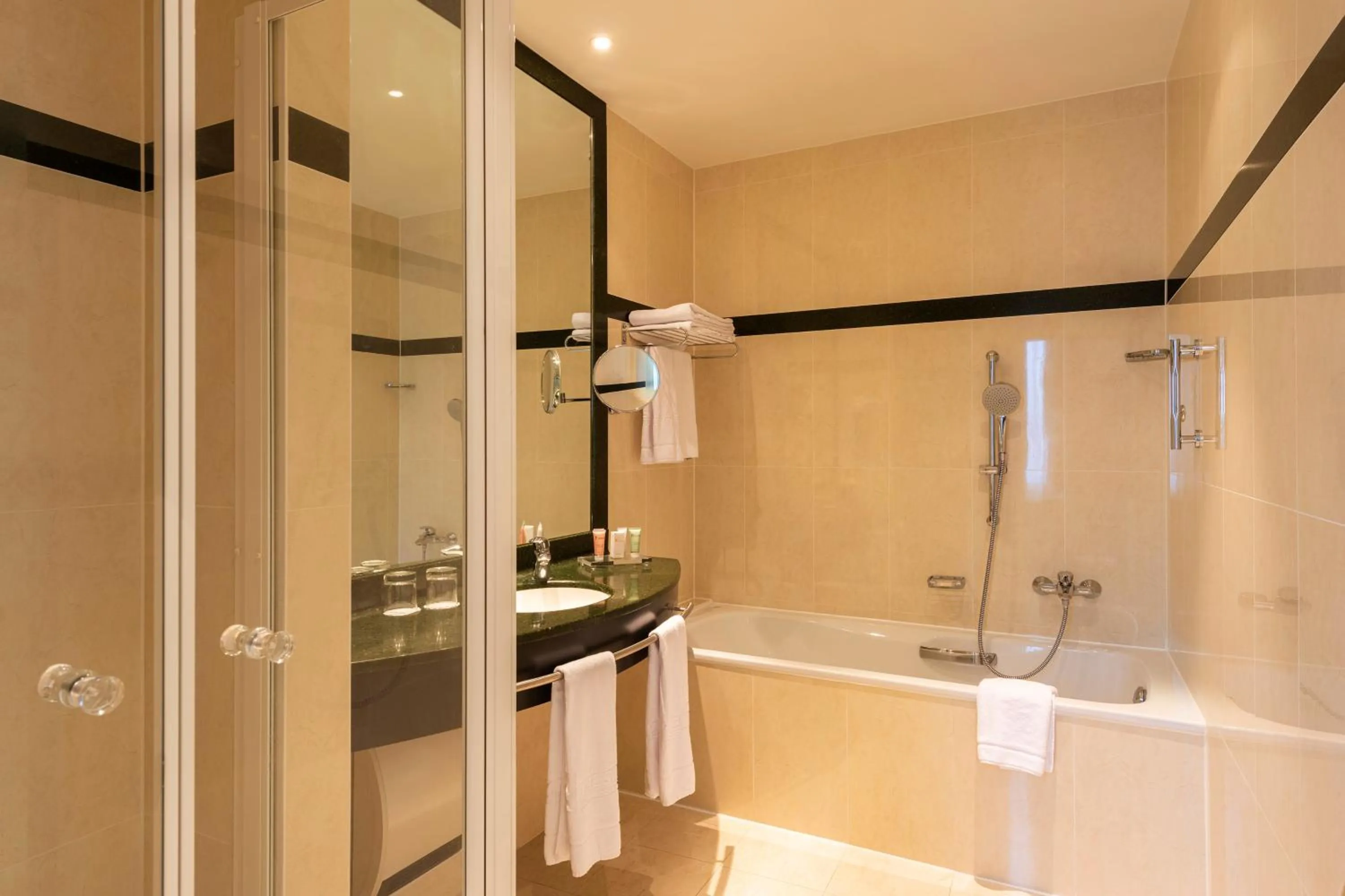 Bathroom in Dukes' Arches Brugge - by Dukes' Hotel Collection