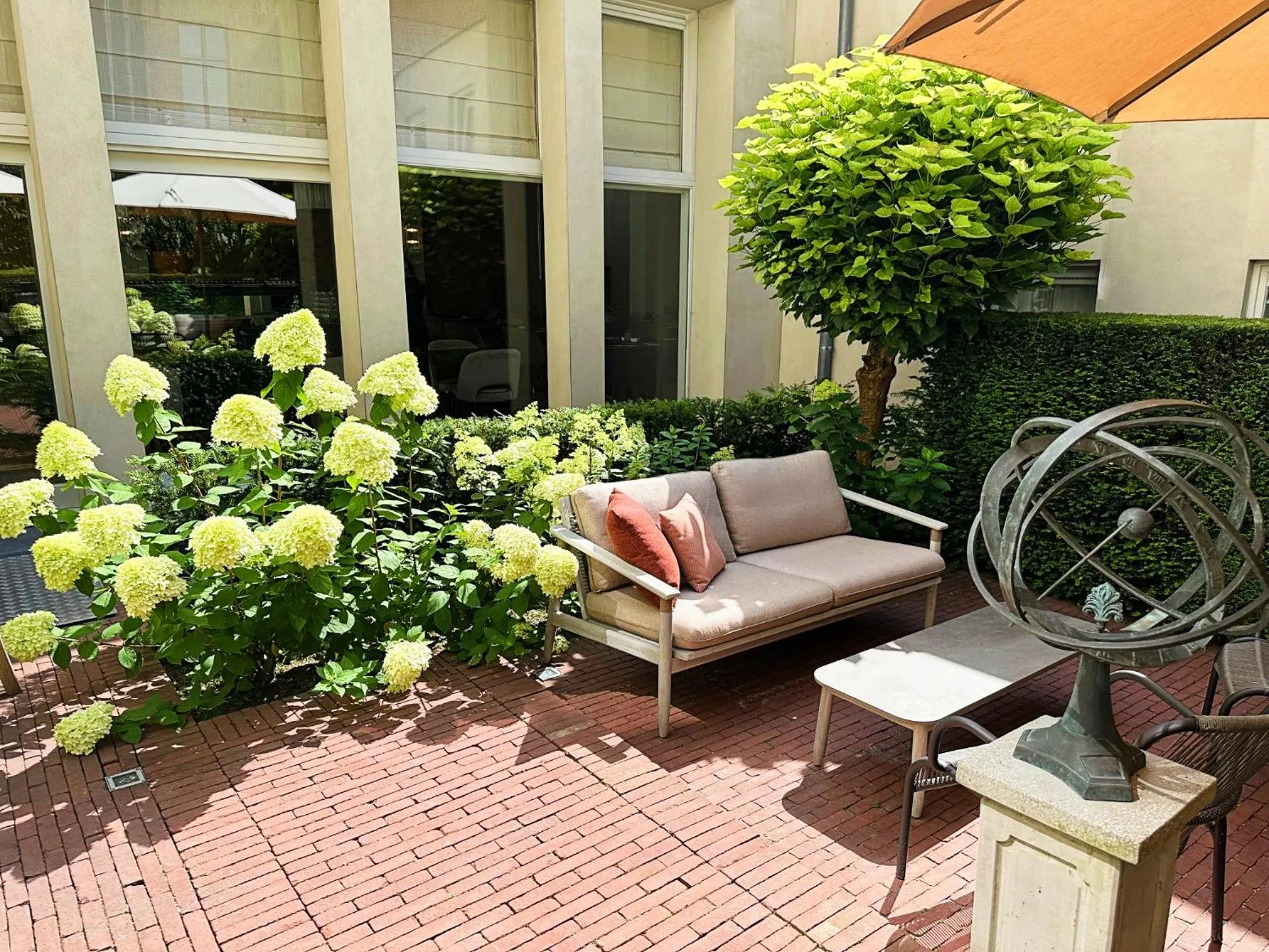 Inner courtyard view in Dukes' Arches Brugge - by Dukes' Hotel Collection