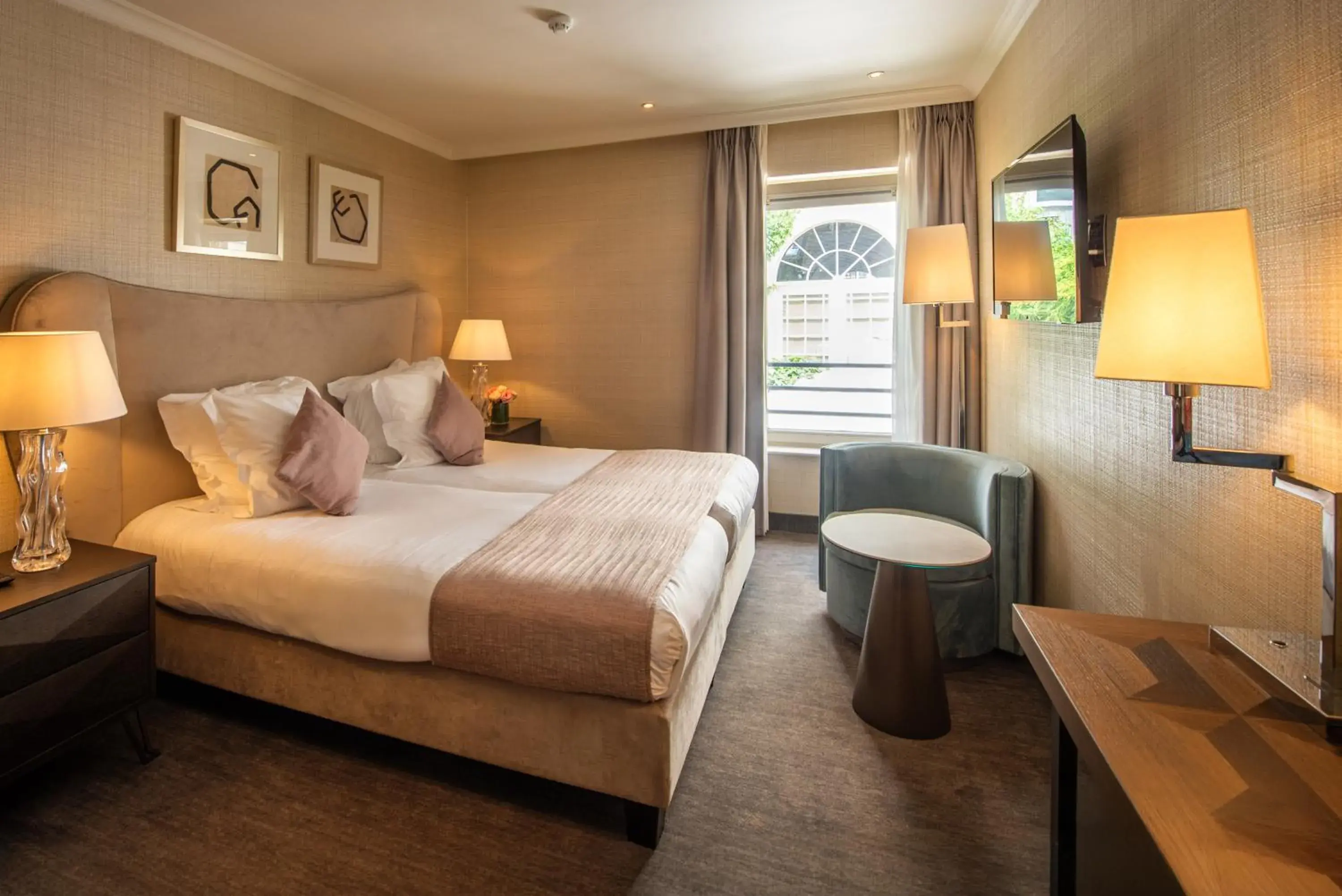 Comfort Room with Garden View in Dukes' Arches Brugge - by Dukes' Hotel Collection Comfort Room with Garden View in Dukes' Arches Brugge - by Dukes' Hotel Collection