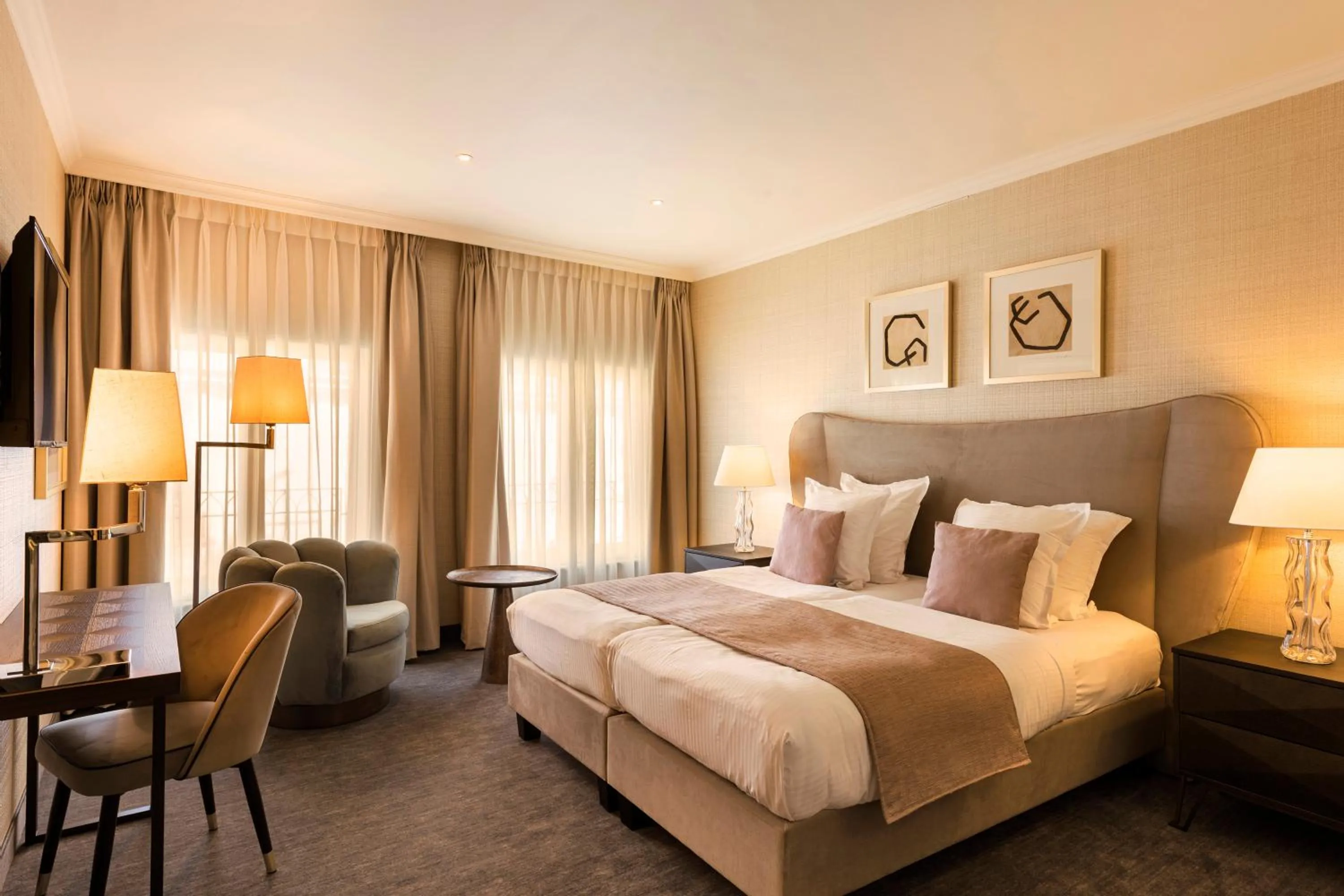 Bedroom, Bed in Dukes' Arches Brugge - by Dukes' Hotel Collection