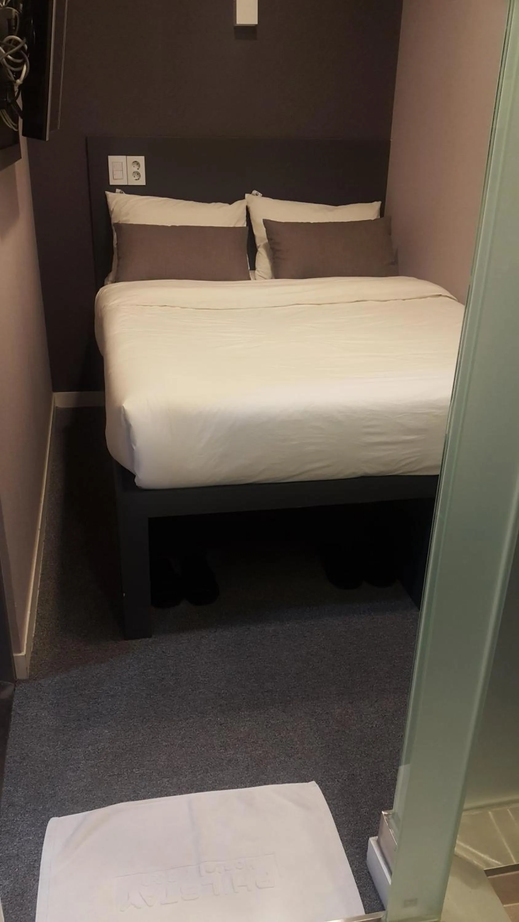 Photo of the whole room, Bed in Philstay Myeongdong Metro