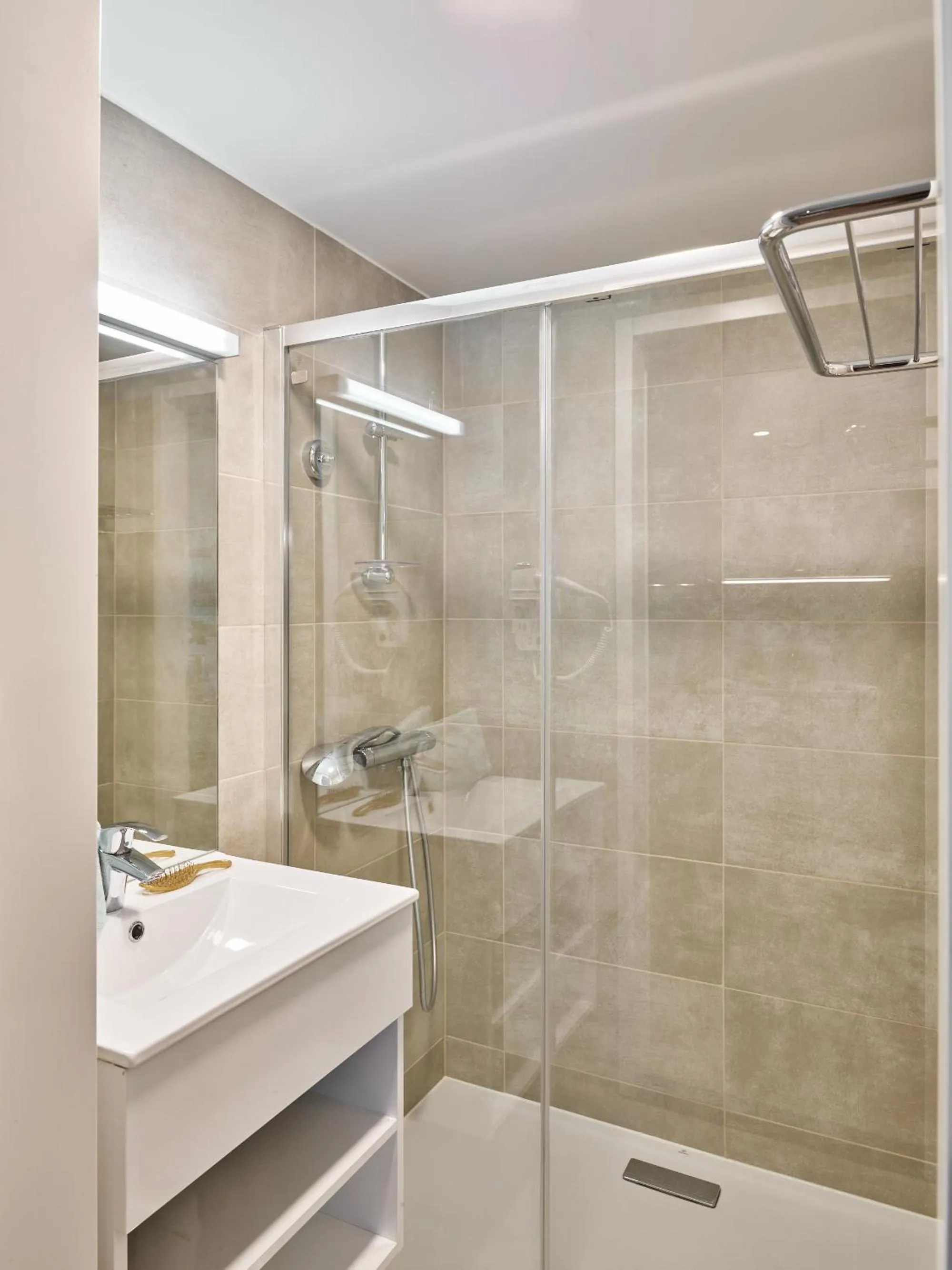 Shower in Holiday Suites Zeebrugge