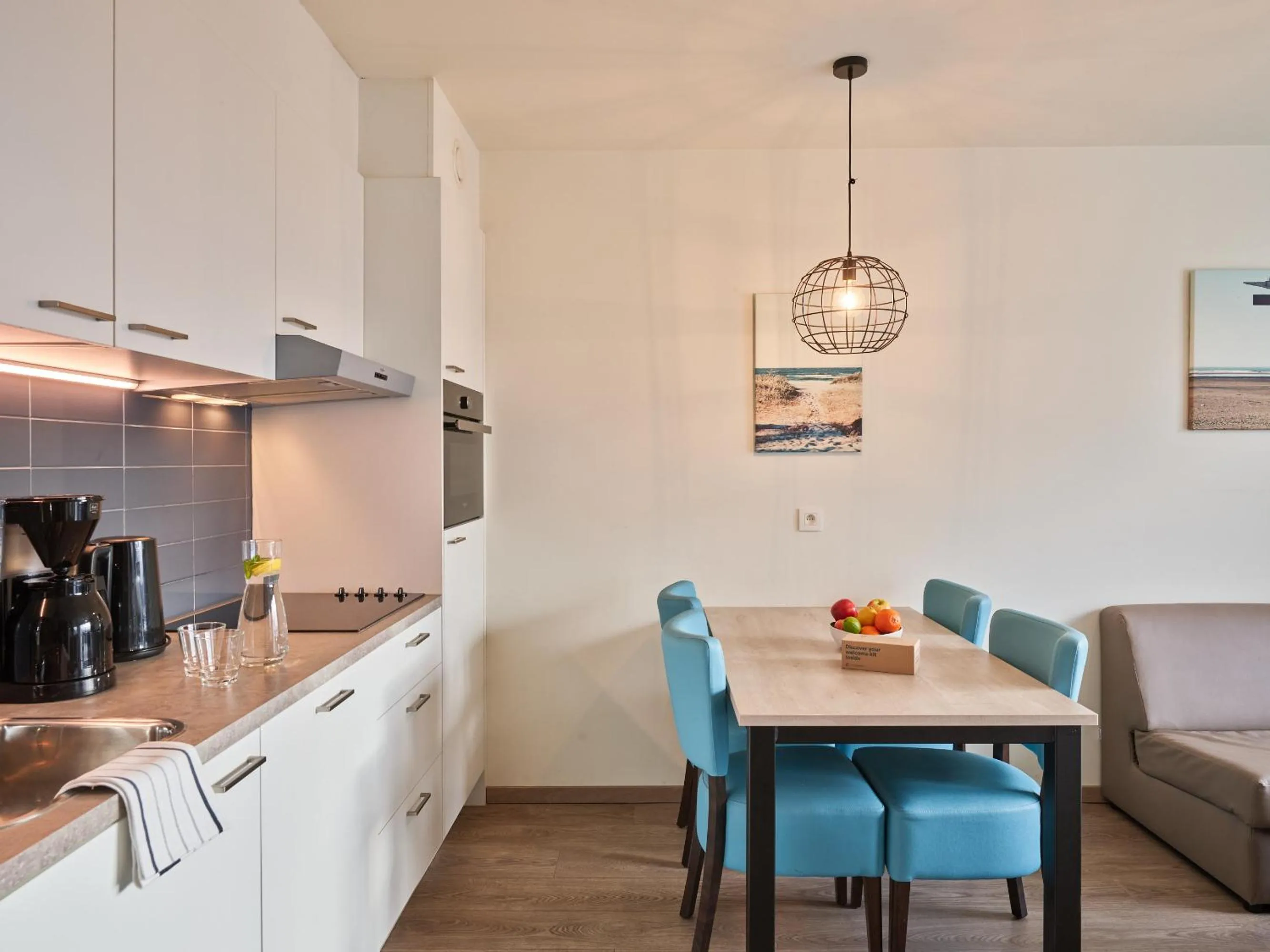 Dining area in Holiday Suites Zeebrugge
