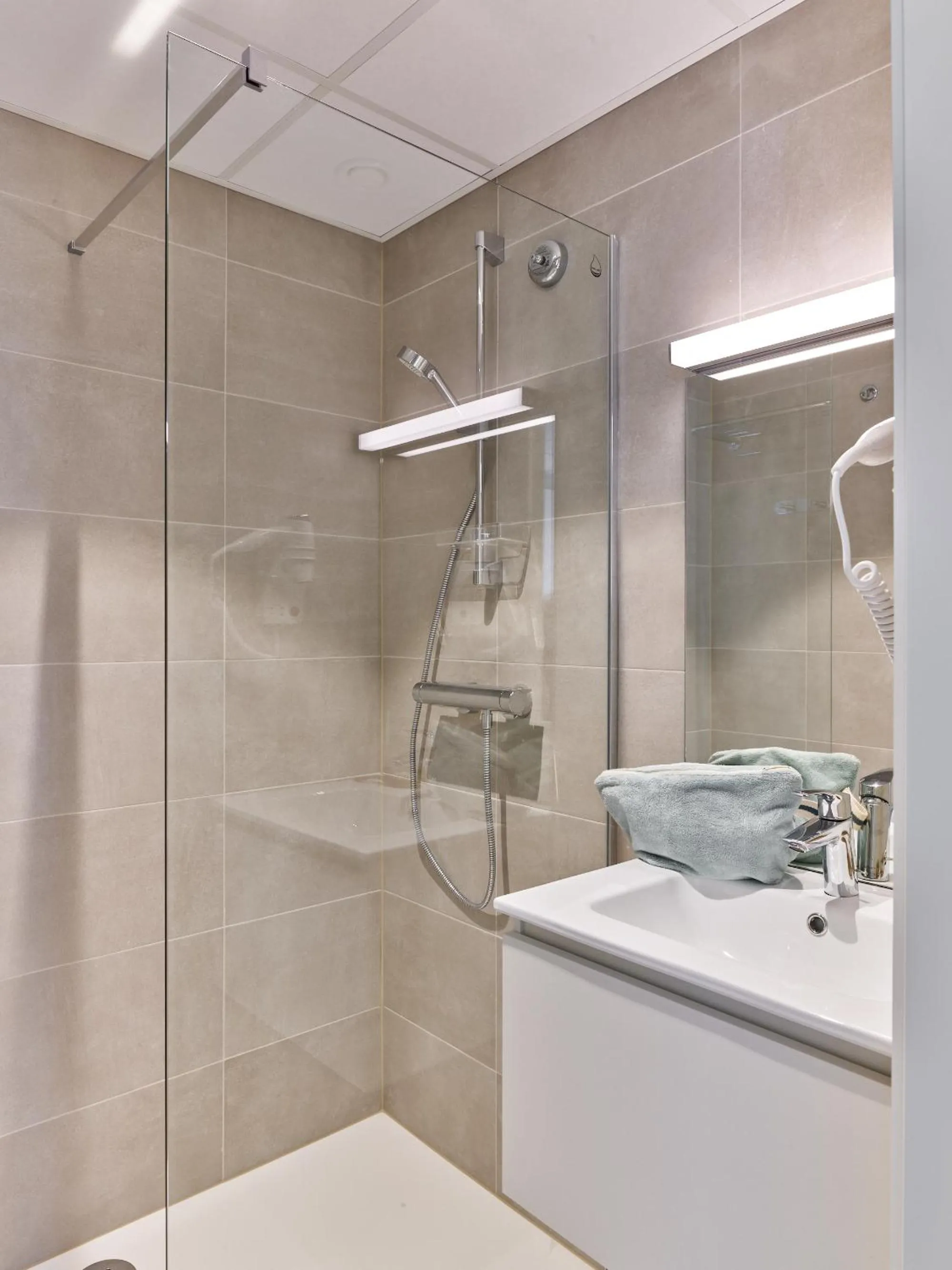 Shower in Holiday Suites Zeebrugge
