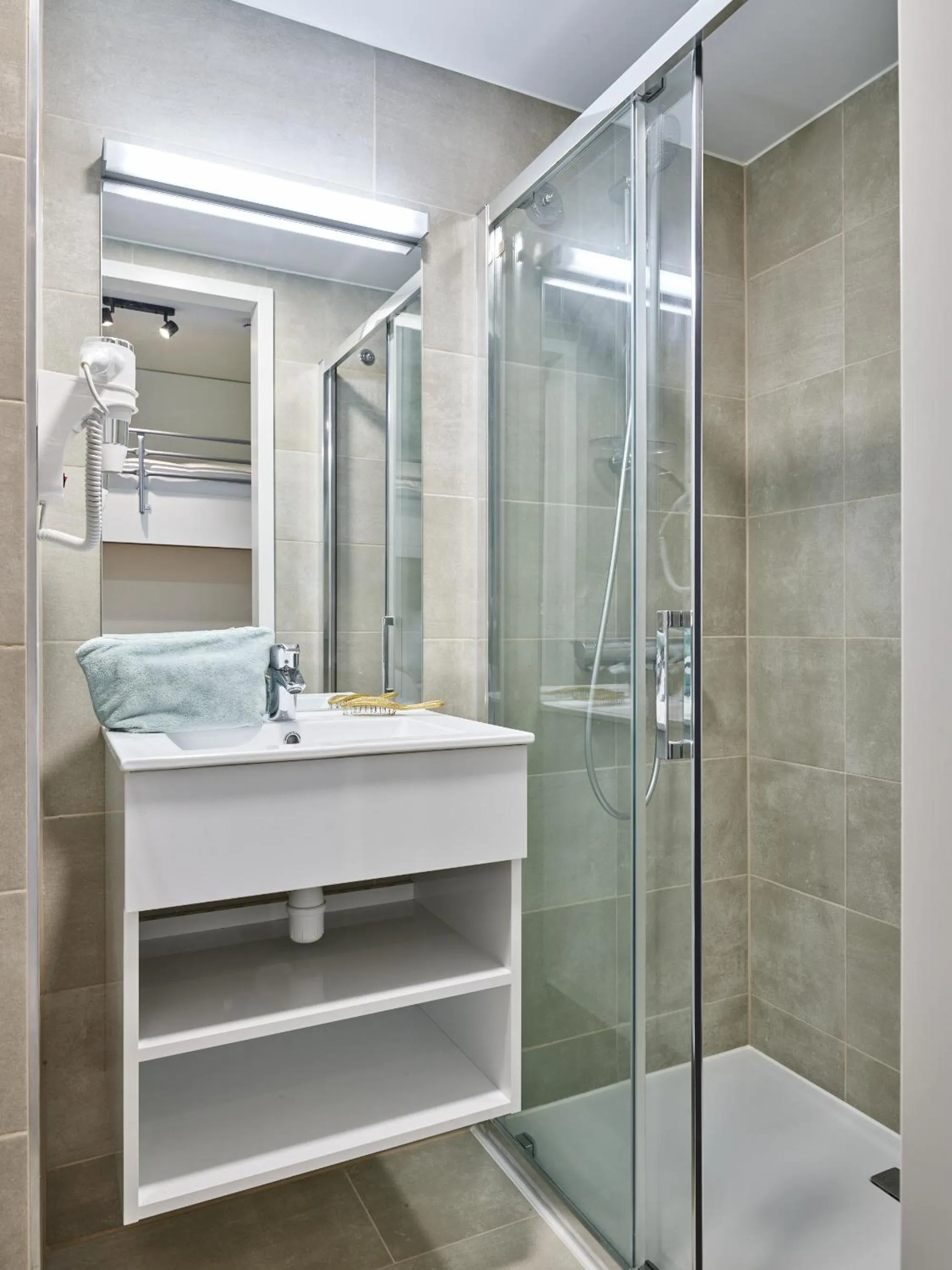 Shower in Holiday Suites Zeebrugge