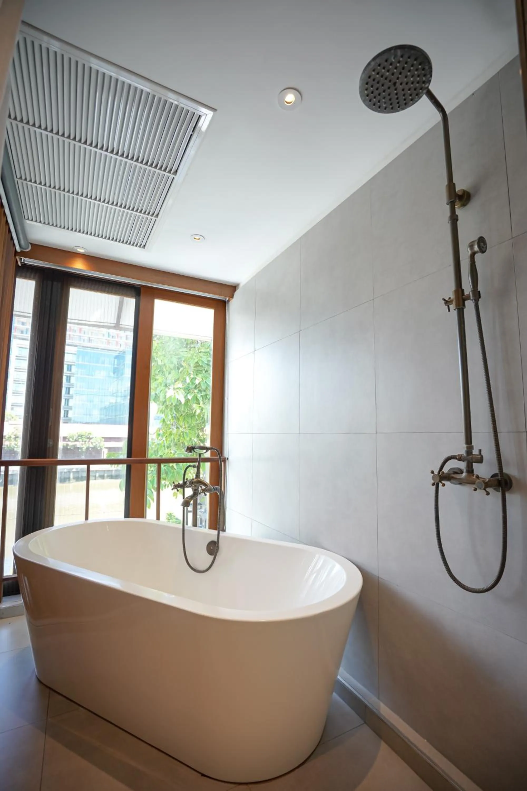 Bath in Chann Bangkok Noi