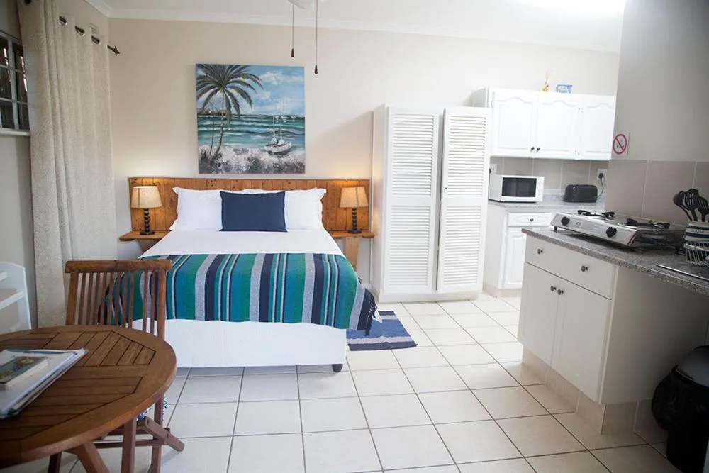 Bed in Ansteys Beach Self Catering Apartments