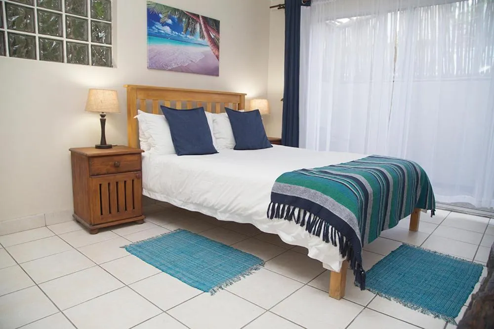 Bed in Ansteys Beach Self Catering Apartments