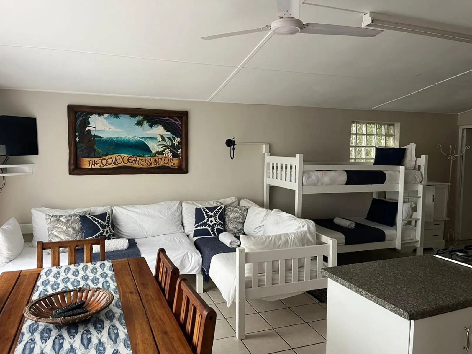Bed in Ansteys Beach Self Catering Apartments