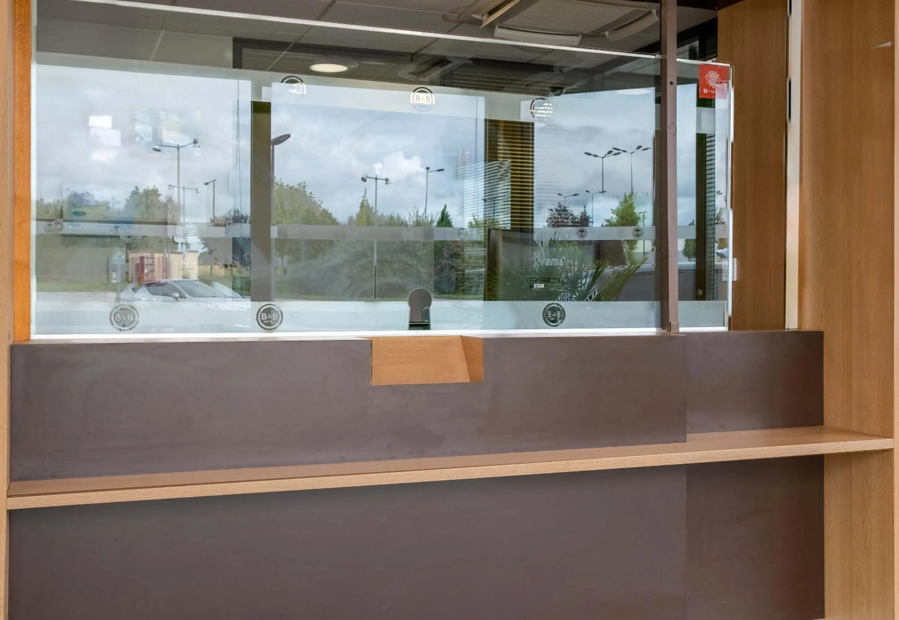 Lobby or reception in B&B HOTEL Yvetot