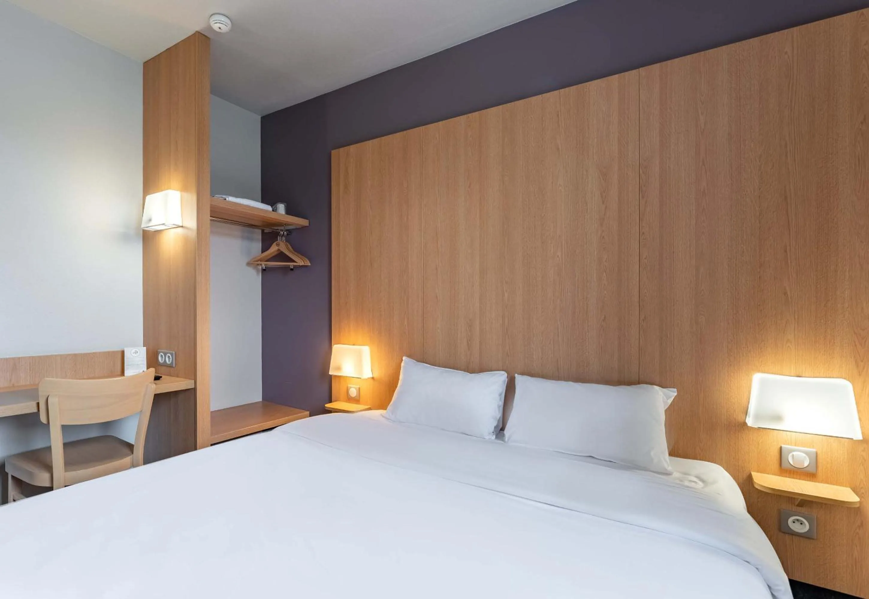 Bedroom, Bed in B&B HOTEL Yvetot