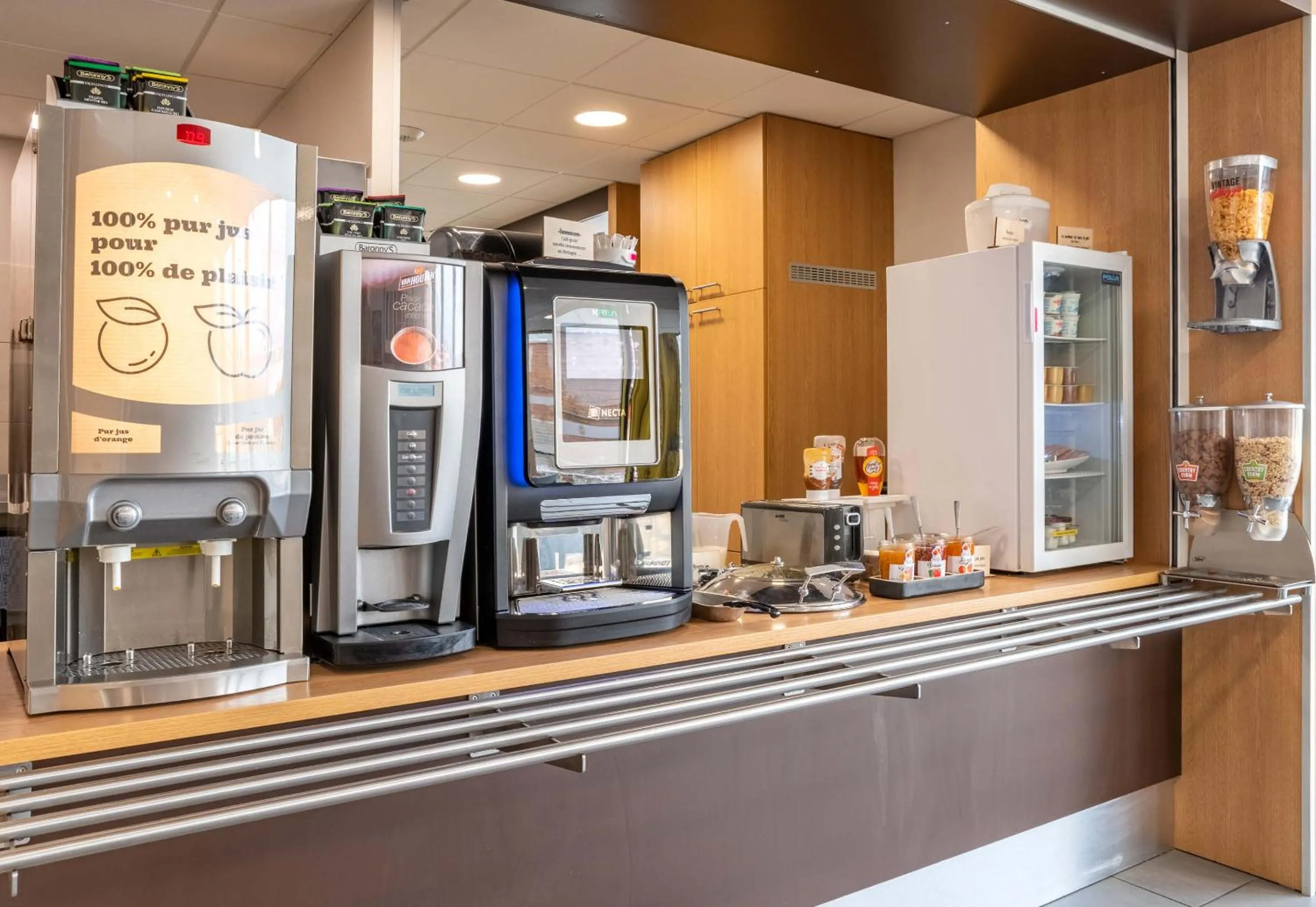 Buffet breakfast in B&B HOTEL Yvetot