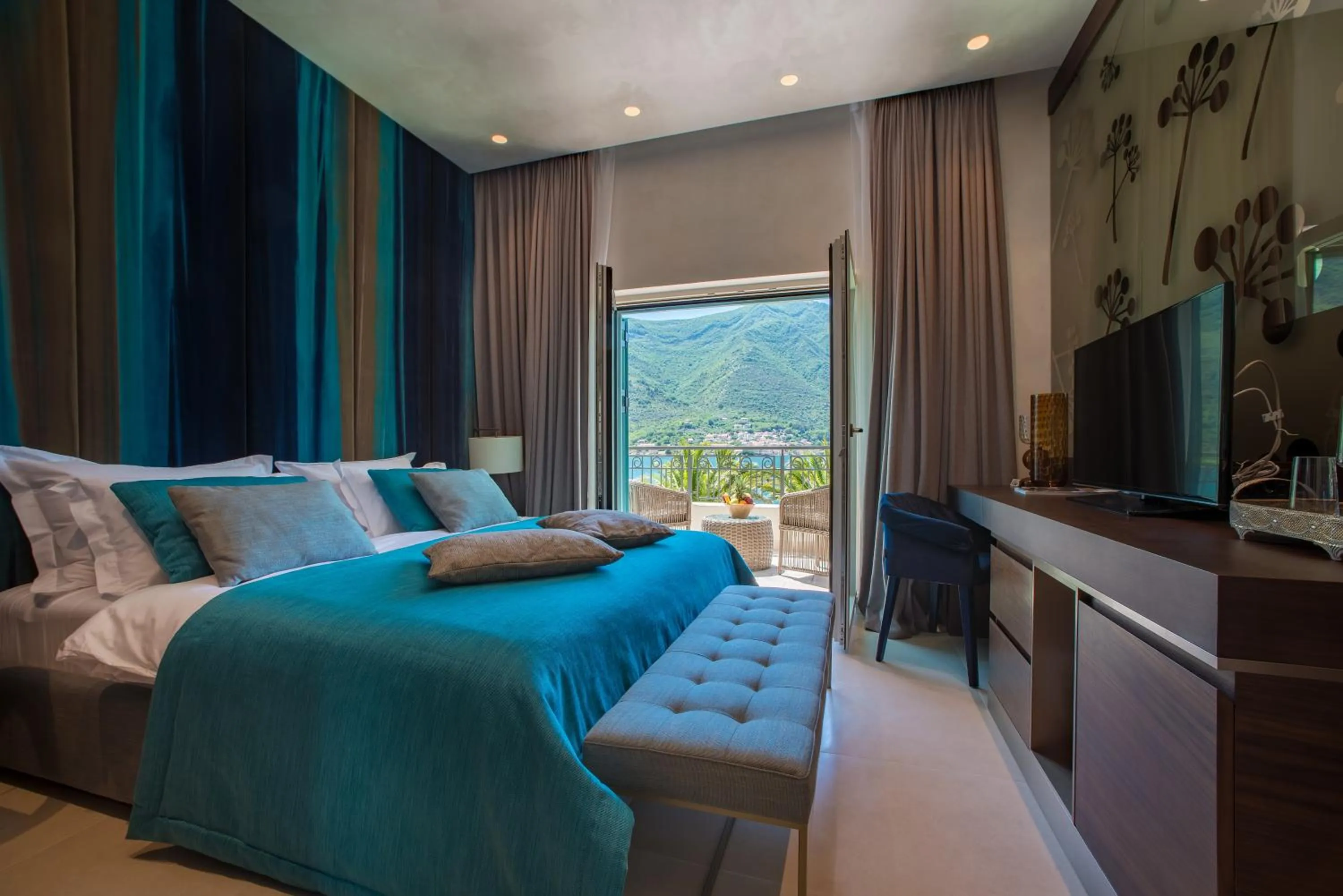 TV and multimedia, Bed in Hotel Forza Terra