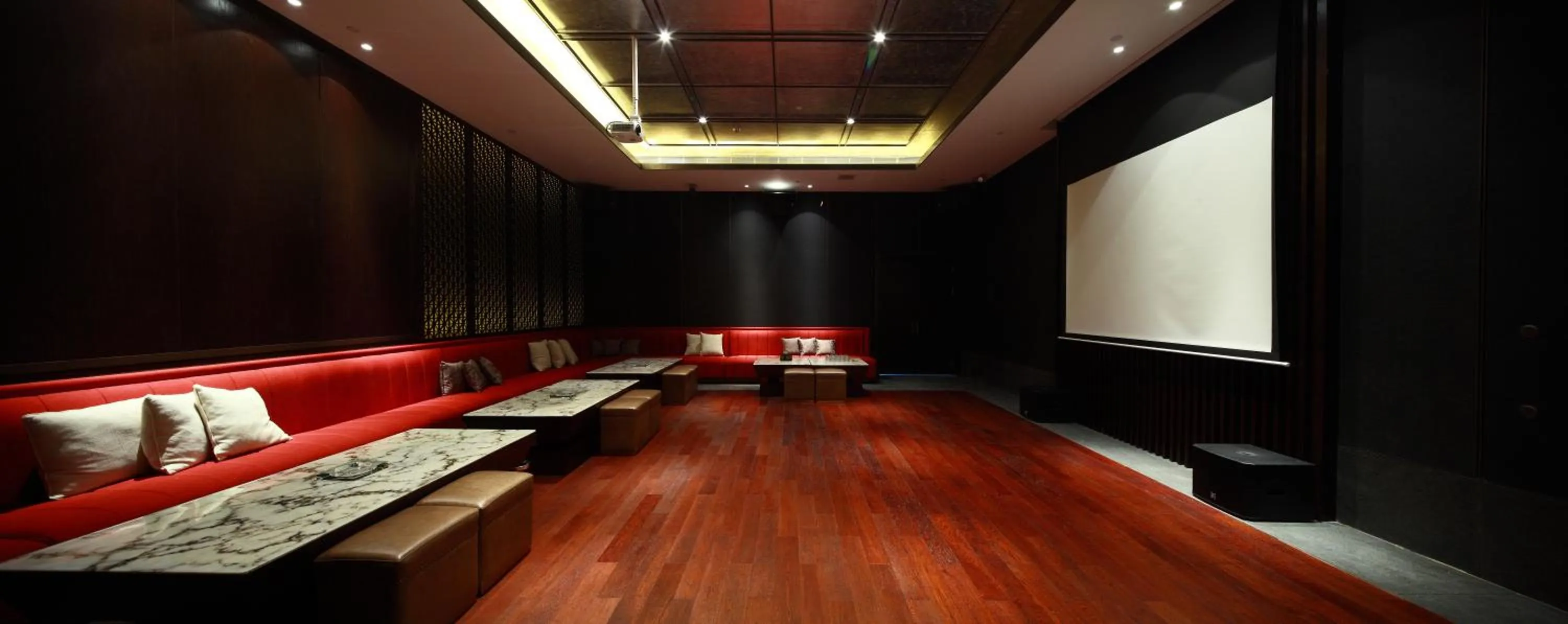 Karaoke in Howard Johnson Sandalwoods Resort Huizhou