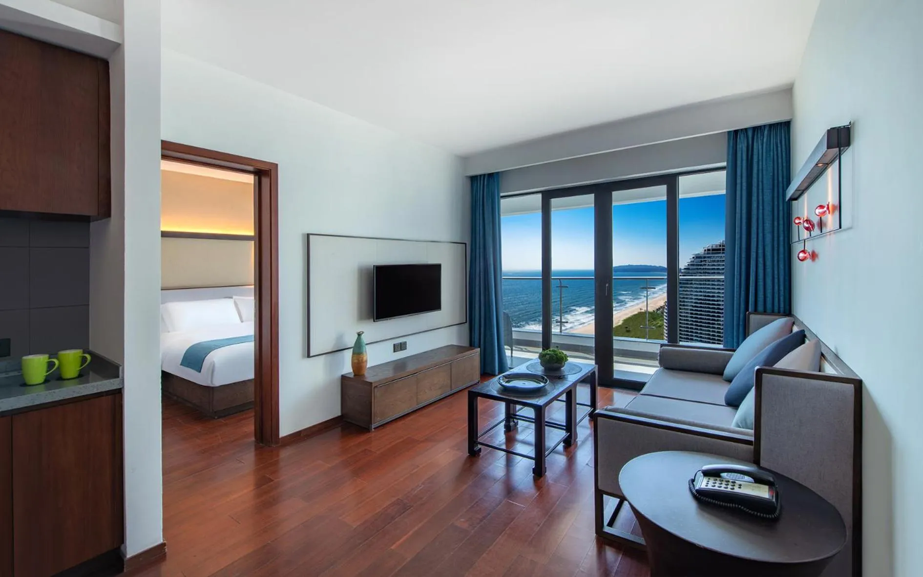 Bed in Howard Johnson Sandalwoods Resort Huizhou