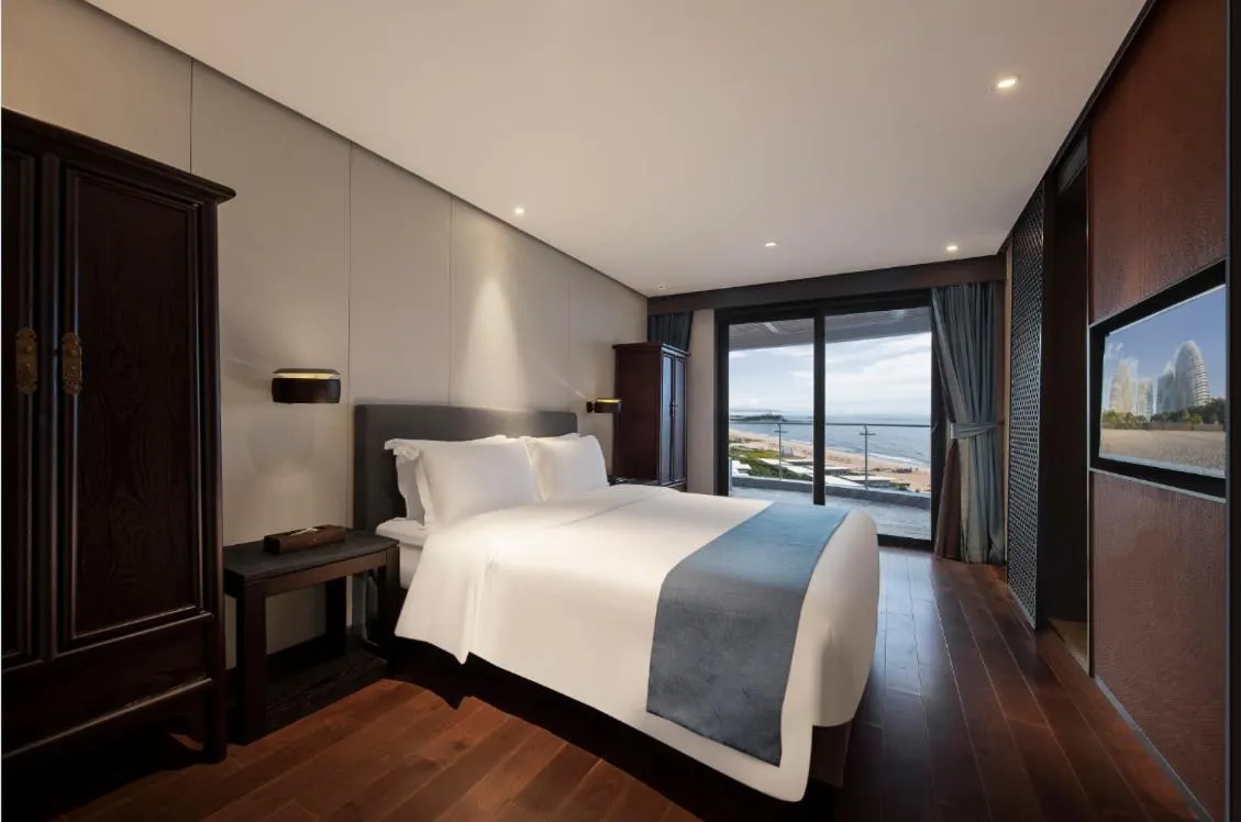 Bed in Howard Johnson Sandalwoods Resort Huizhou