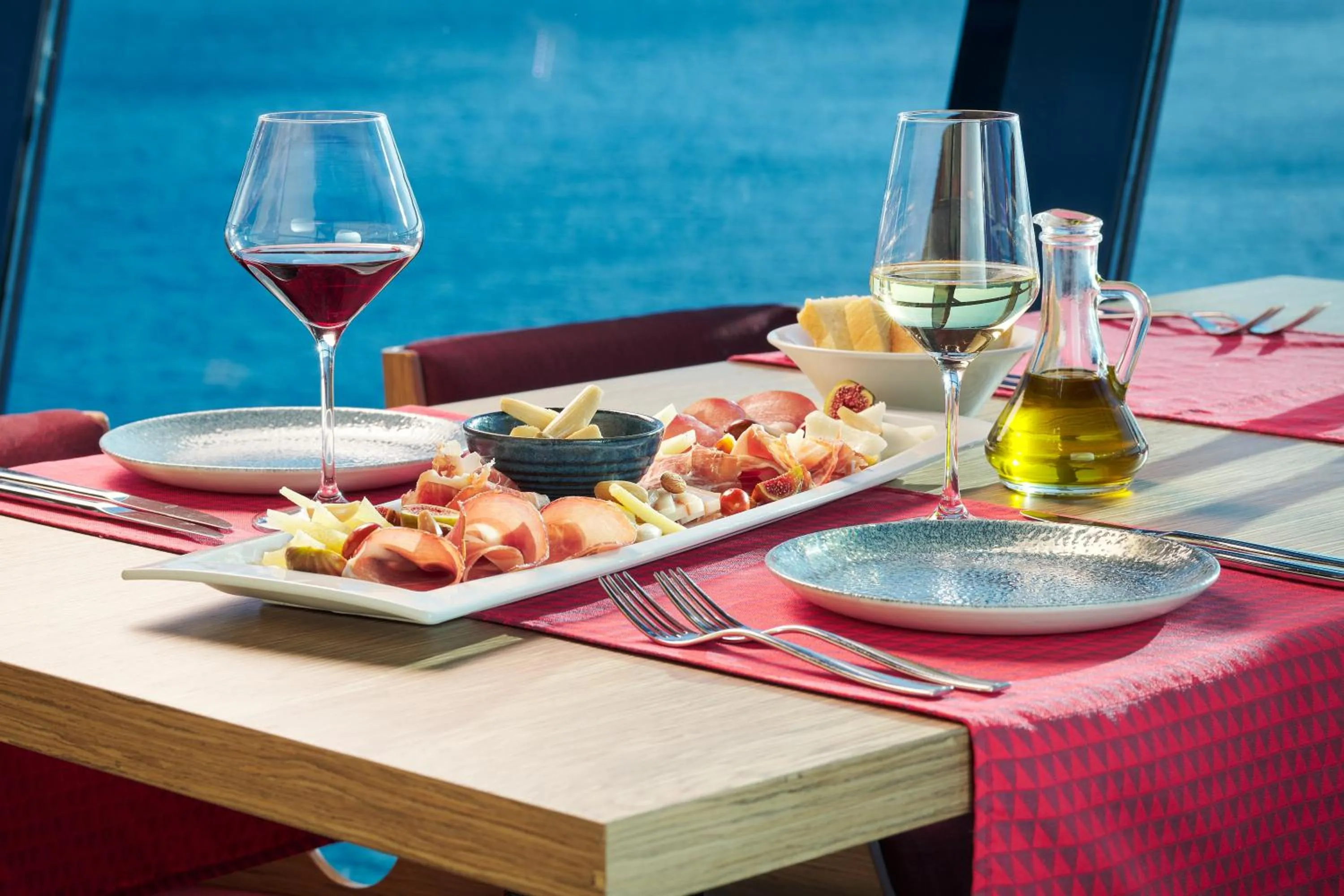 Food and drinks in Hotel Olympia Sky