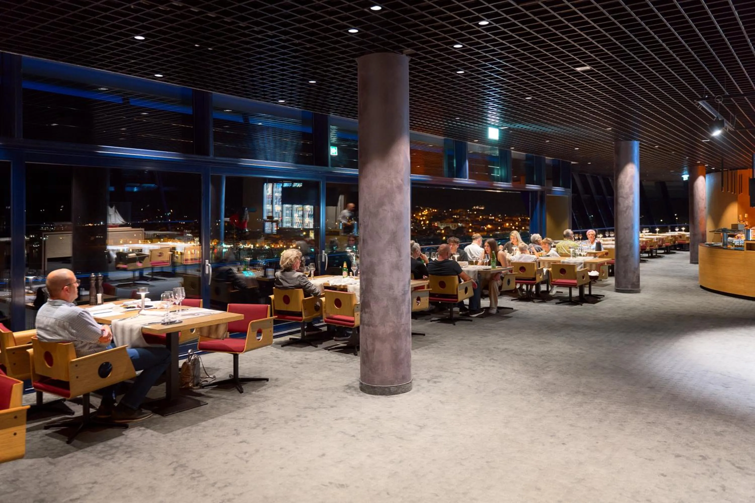 Restaurant/places to eat in Hotel Olympia Sky