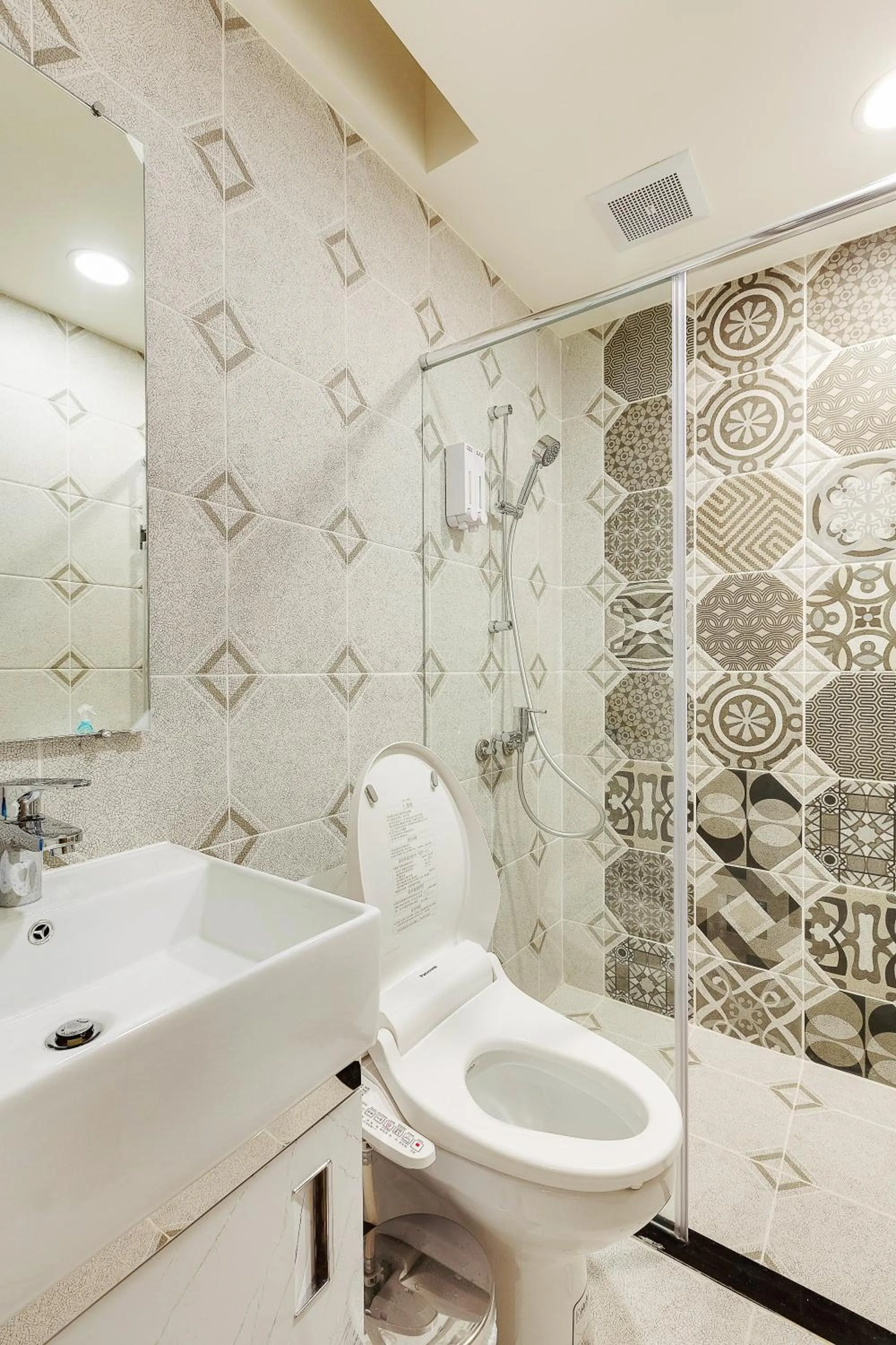 Bathroom in Taiwan Youth Hostel & Capsule Hotel