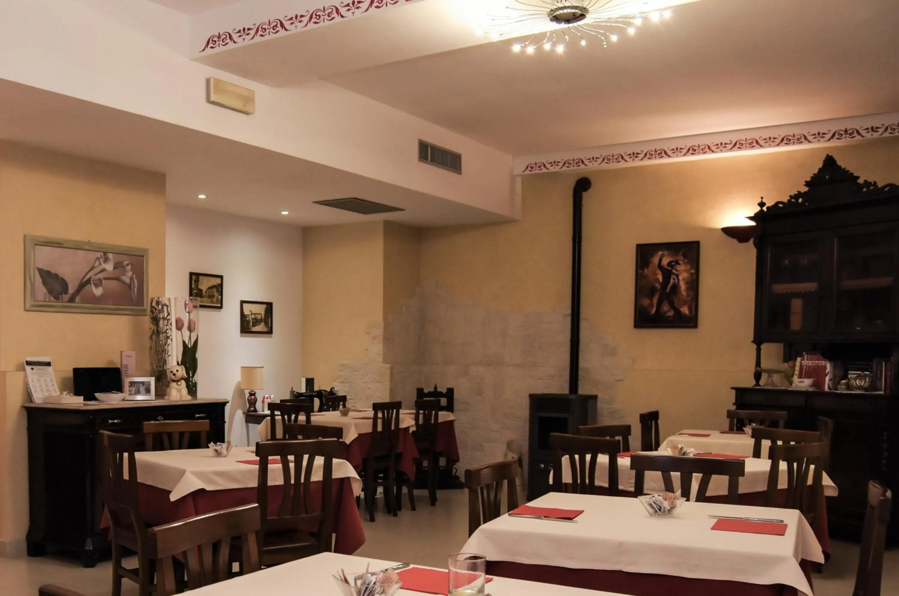 Restaurant/places to eat in Albergo Munsci'