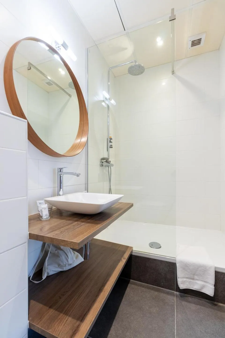 Shower in Hotel Montovani