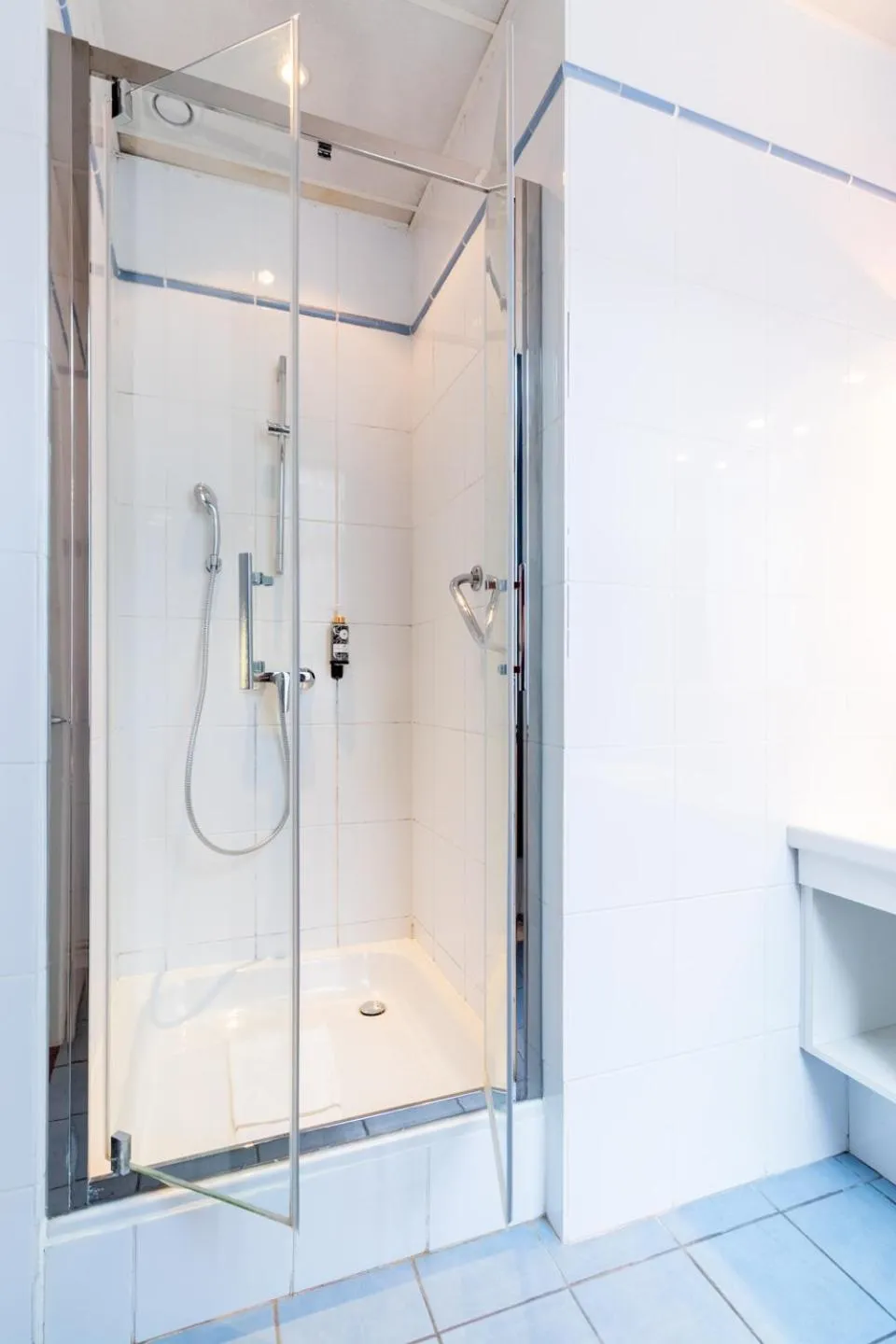 Shower in Hotel Montovani