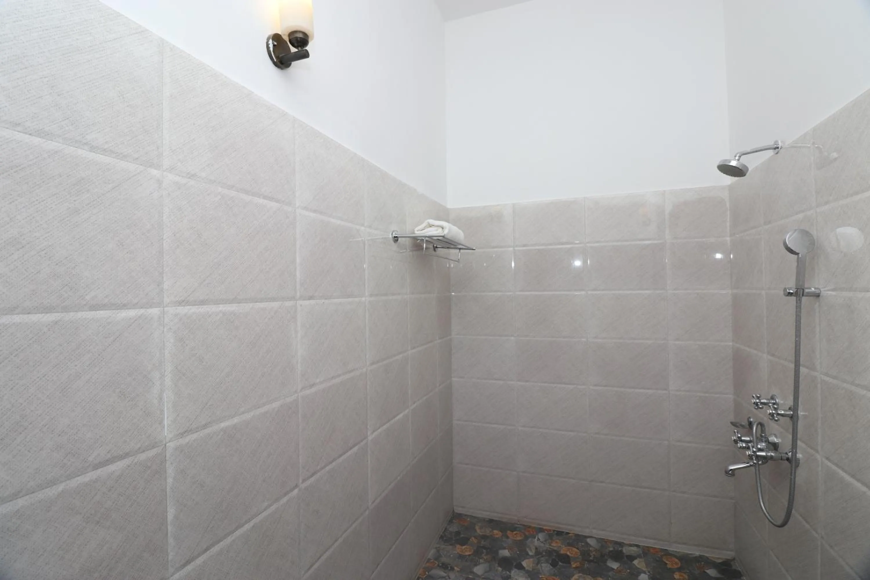 Bathroom in Corbett Comfort Lodge