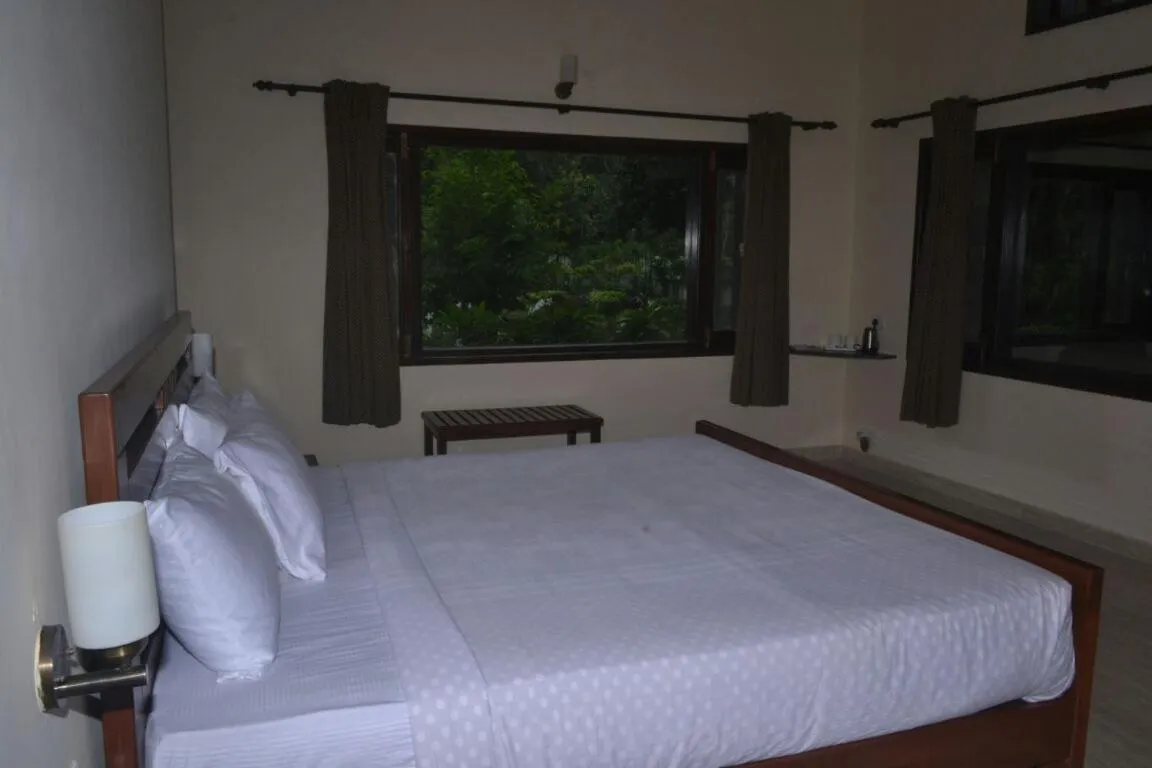Bedroom, Bed in Corbett Comfort Lodge