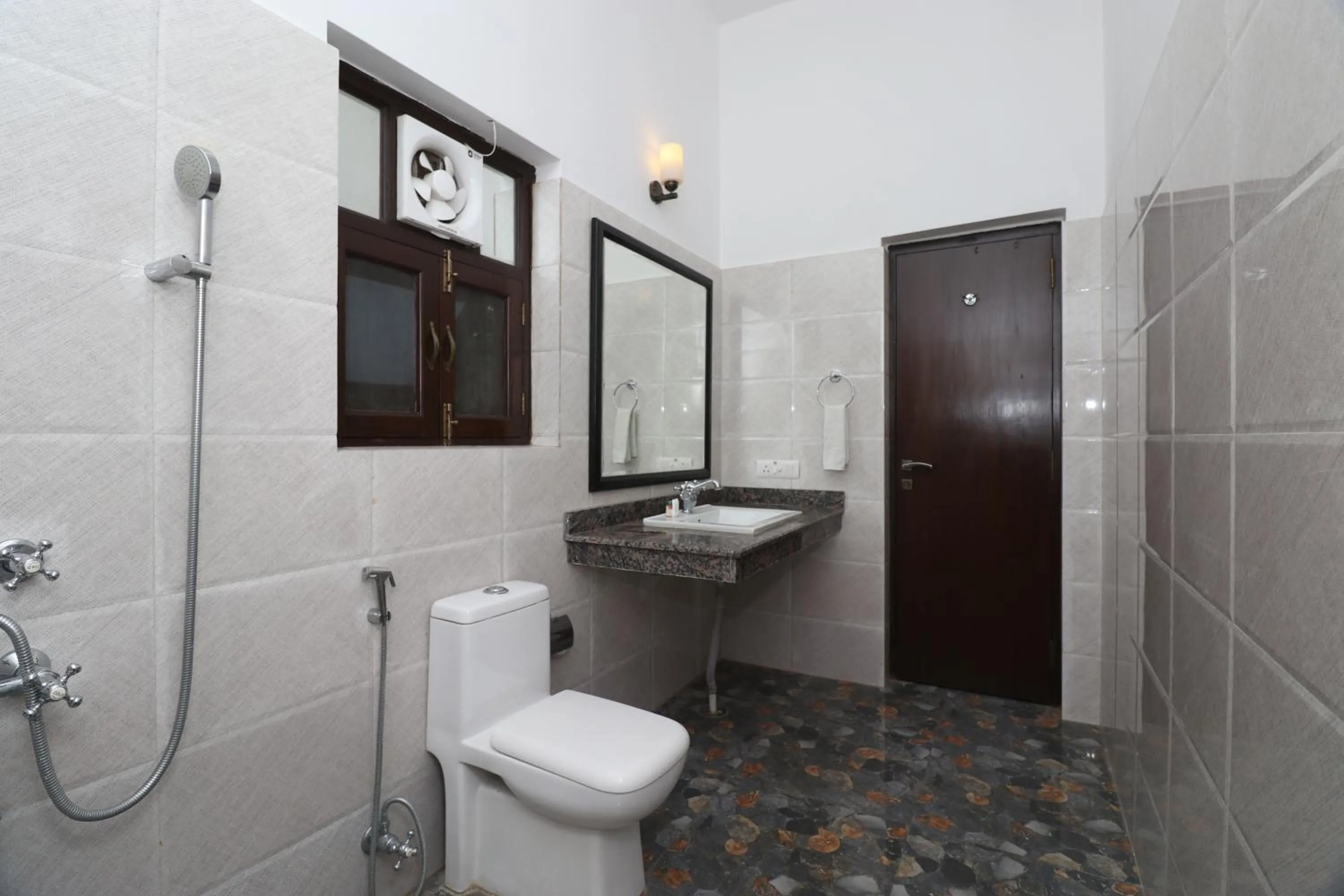 Bathroom in Corbett Comfort Lodge