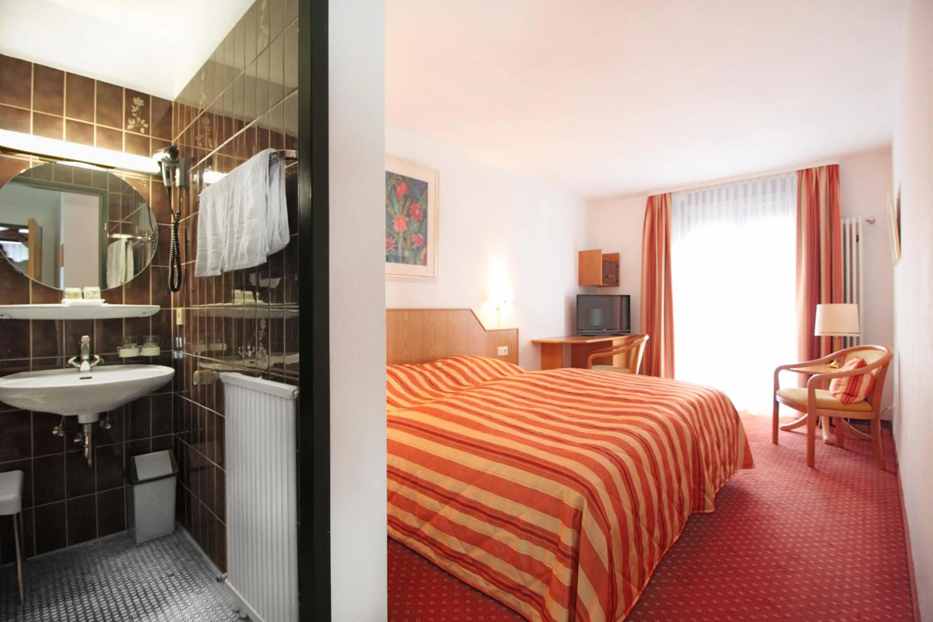 Bedroom, Bed in Hotel Schiff am See